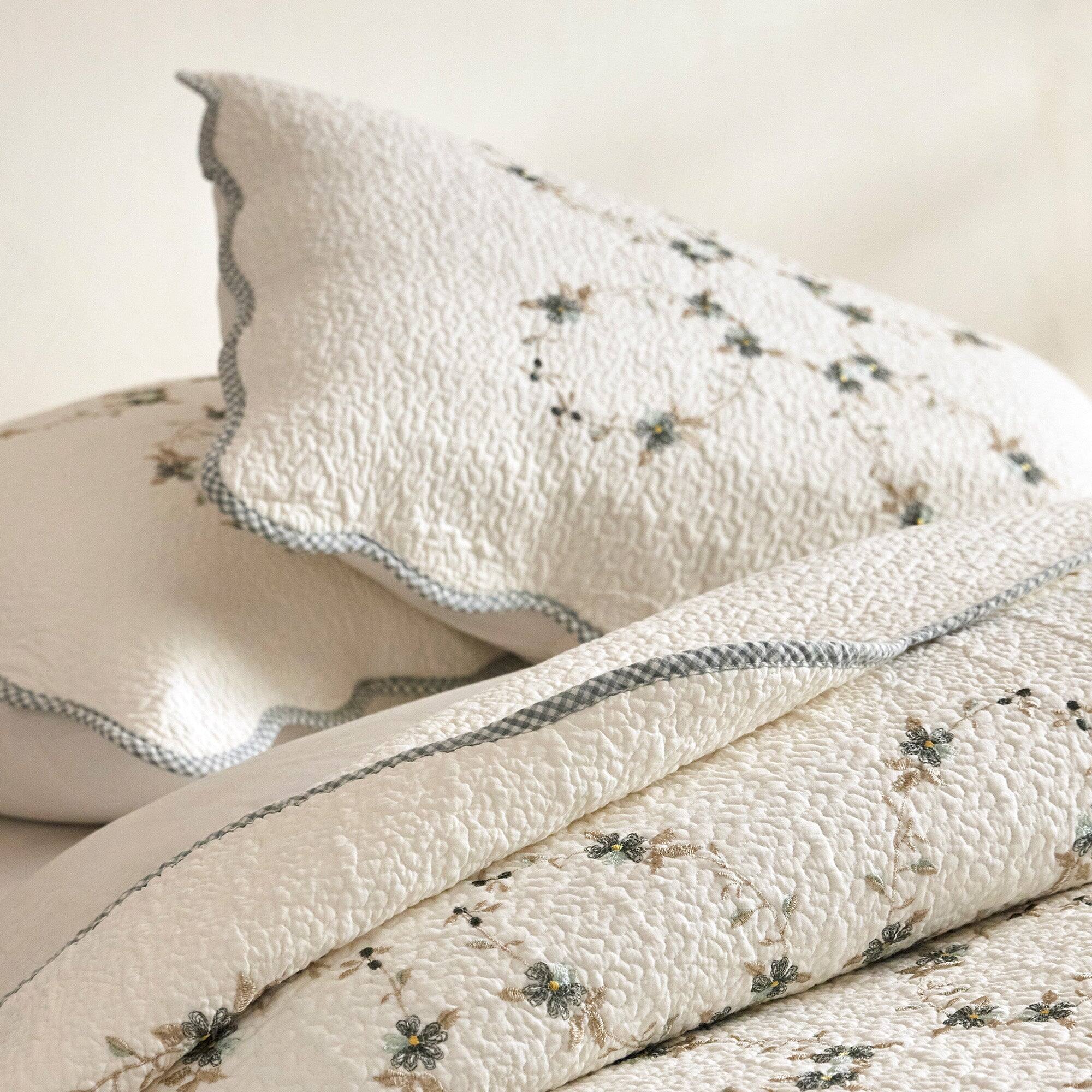 Alt View 1. MarCielo - Marcielo 3 Pieces Soft Cream Cotton Quilt Bedspread Set European Cottage Style - White.