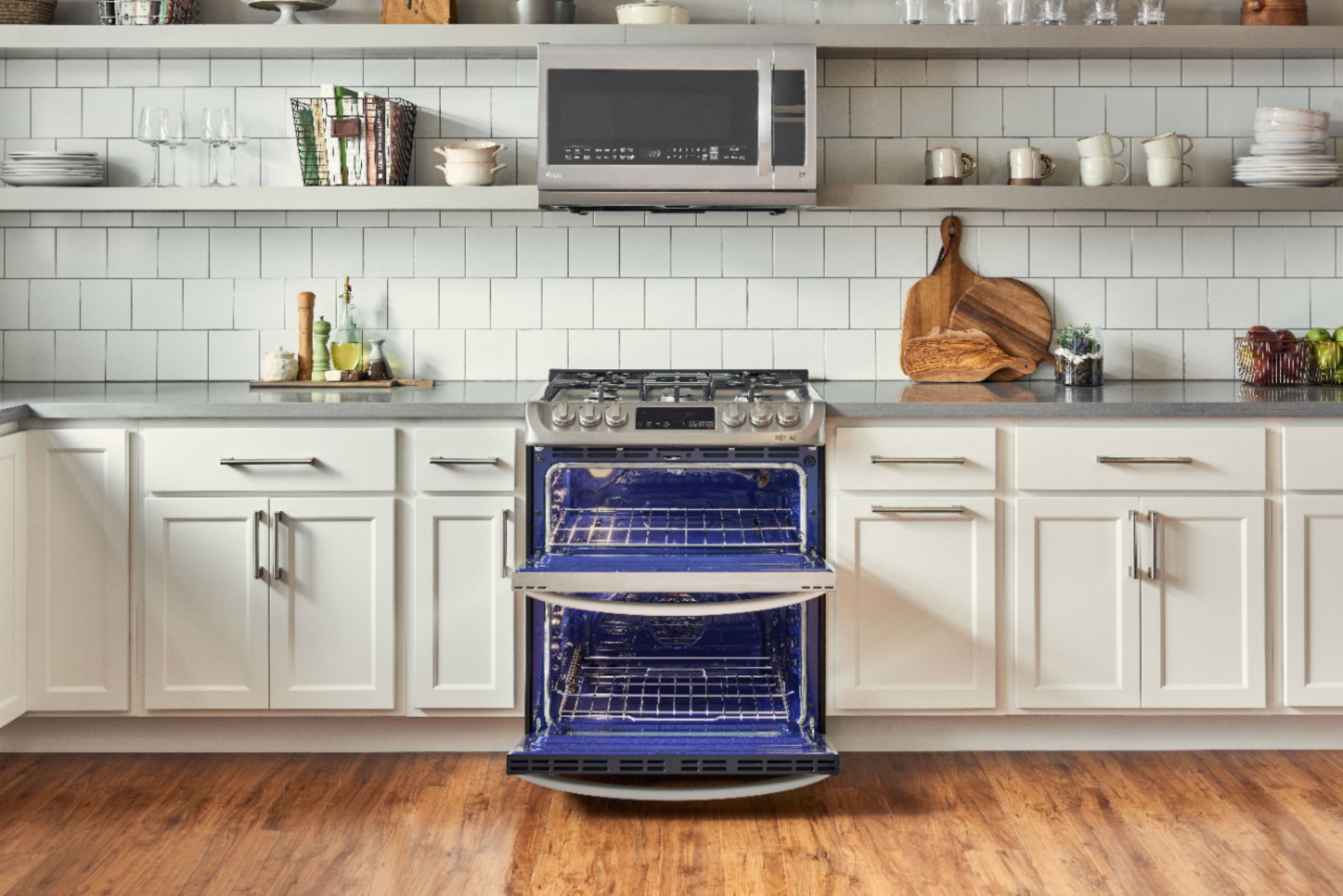 Alt View 31. LG - 6.9 Cu. Ft. Slide-In Double Oven Gas True Convection Range with EasyClean and ThinQ Technology - Stainless Steel.