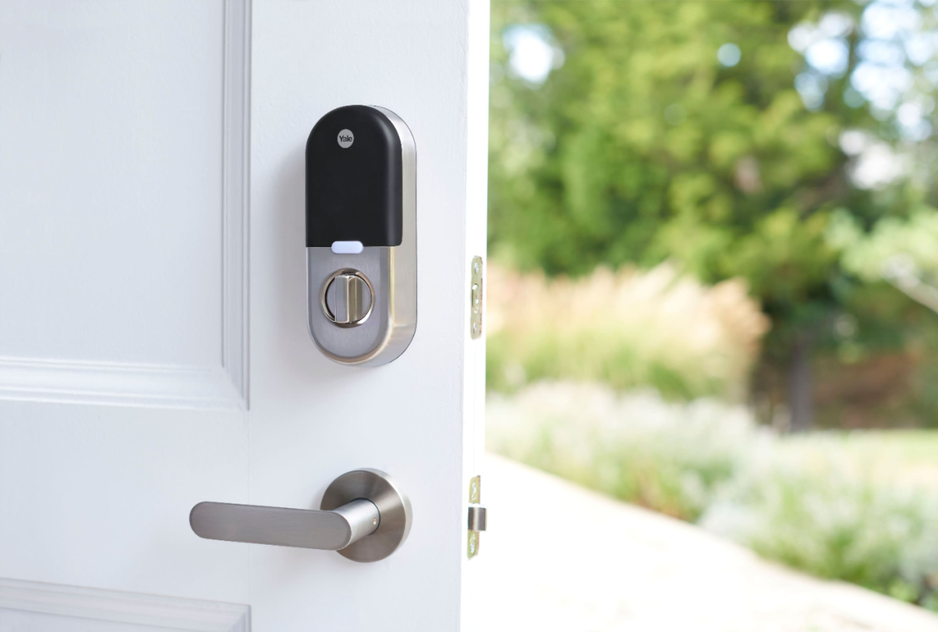 Alt View 13. Nest x Yale - Smart Lock Wi-Fi Replacement Deadbolt with App/Keypad/Voice assistant Access - Satin Nickel.