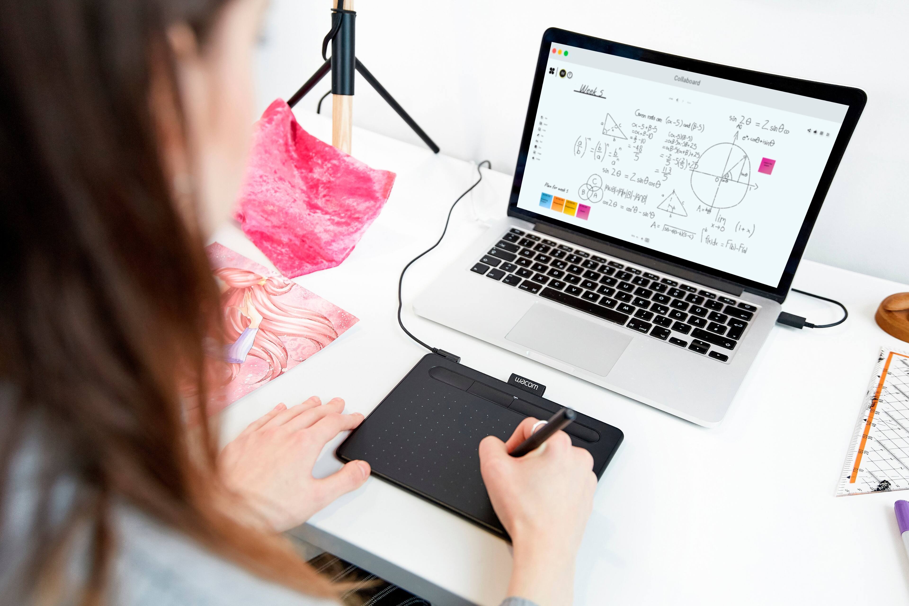 Alt View 15. Wacom - Intuos Graphic Drawing Tablet for Mac, PC, Chromebook & Android (Small) with Software Included - Black.