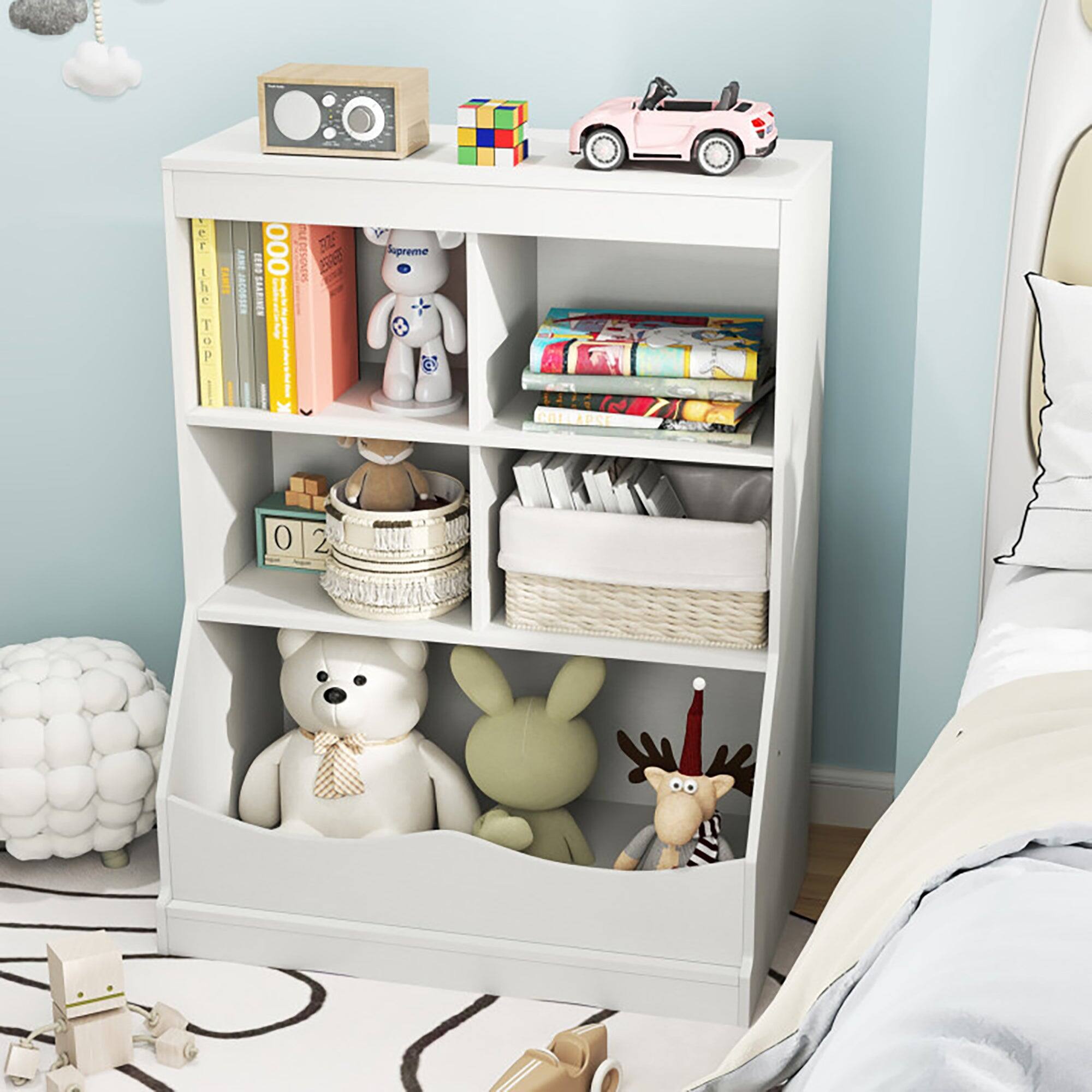 Sure, here is the corrected and grouped text from the image:

- F L he ToP LAME
- JRCOBSER
- 000 PLERESCAERS
- T SE SAARINES
- Supreme
- COL APS 0 2

The text appears to be a mix of random letters and numbers, possibly from a design or pattern on the bookshelf.