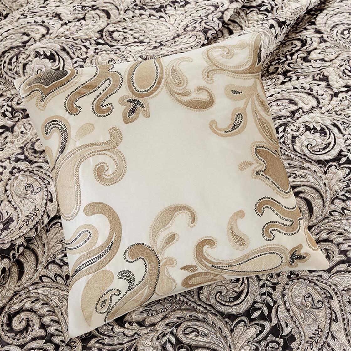 Alt View 2. Gracie Mills - Gracie Mills Thornton 6-Piece Jacquard Quilt Set with Cozy Throw Pillows - Black.