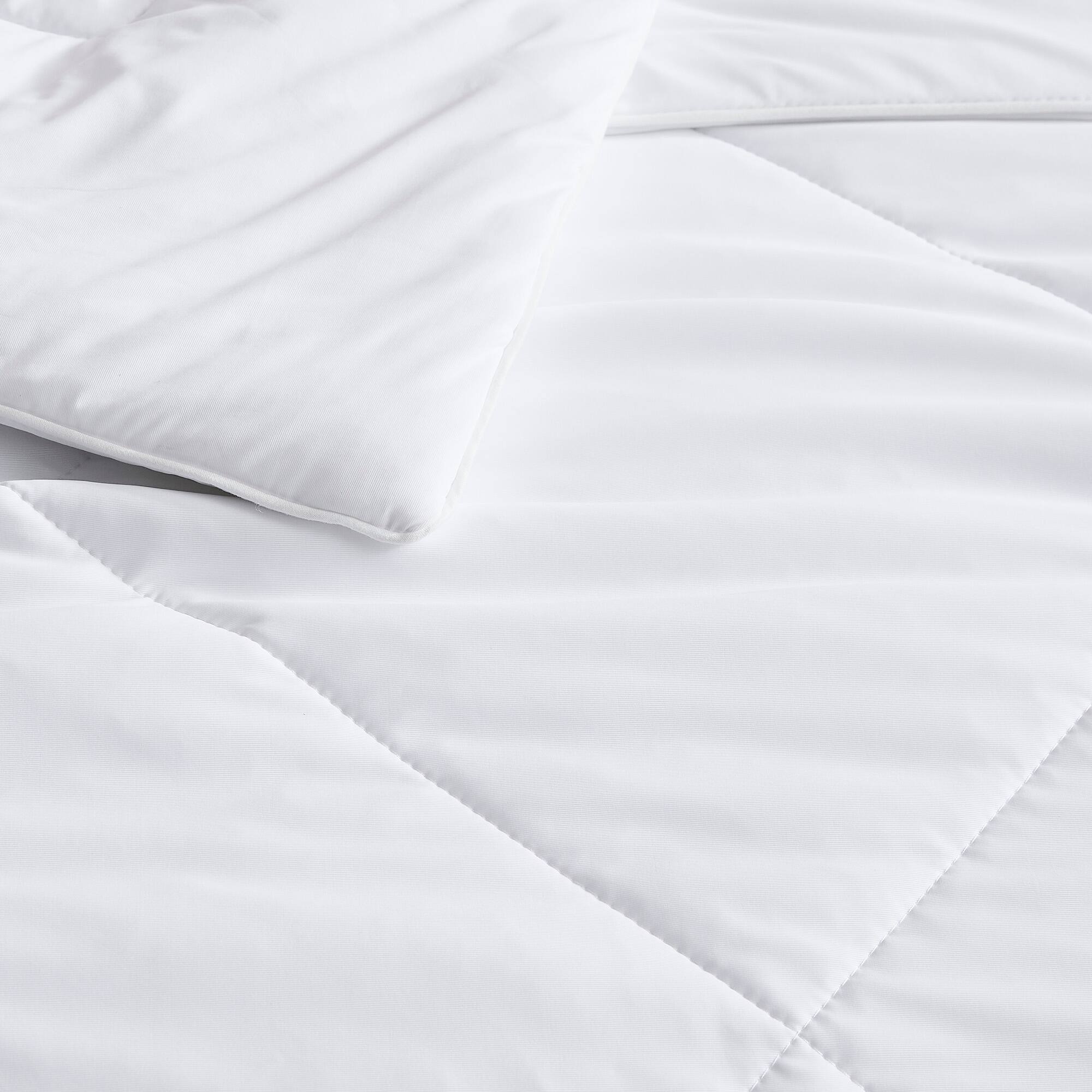 Angle. Sweet Home Collection - Cooling Oversized All-Season Reversible Single Comforter, King/California King - White.
