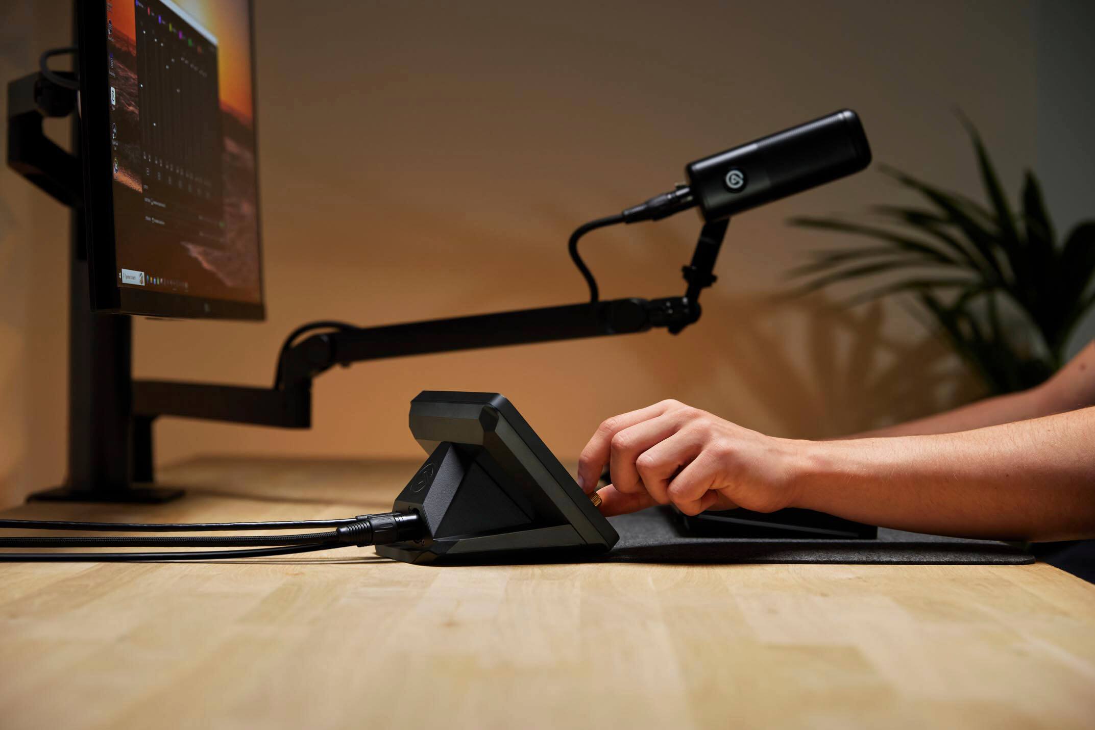 Alt View 17. Elgato - Stream Deck + XLR Workflow Controller with Customizable Touch Strip and Dials - Black.