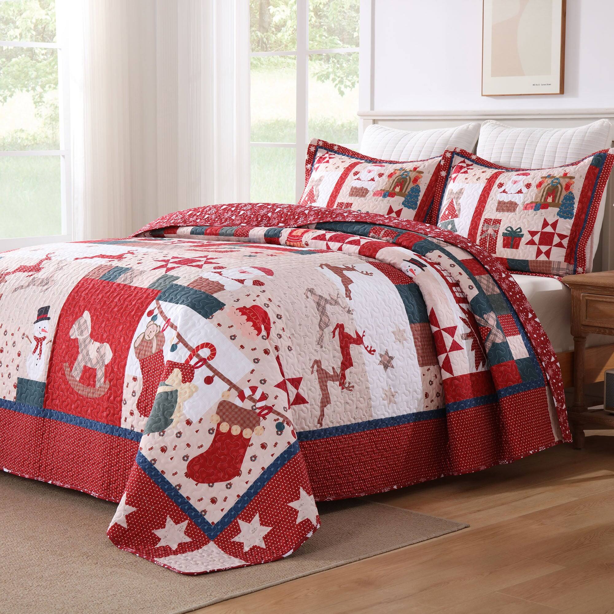 Angle. MarCielo - MarCielo 2/3 PCS Vintage Christmas Stockings Polyester Quilt Set Reversible Holiday Bedspread - Red.