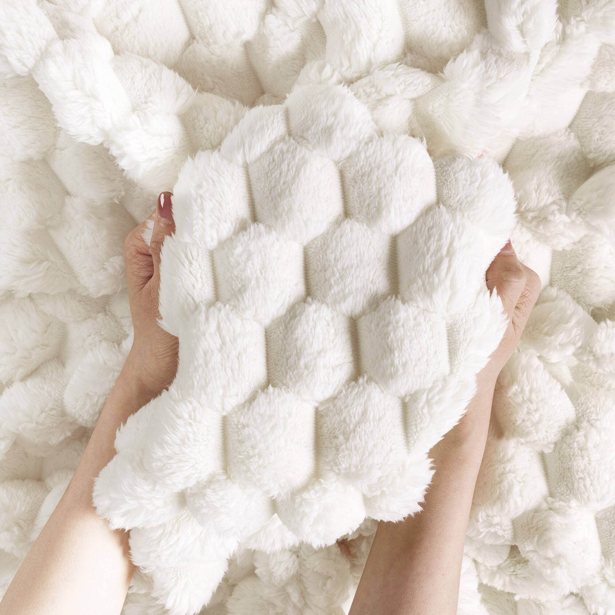 Angle. KERDOM - Chaise Lounge Chair Daybed Fluffy Reading Sofa Bed with 3 Pillows & Wide Armrest, Modern Sleeper Couch Plush Chair Bed - White.