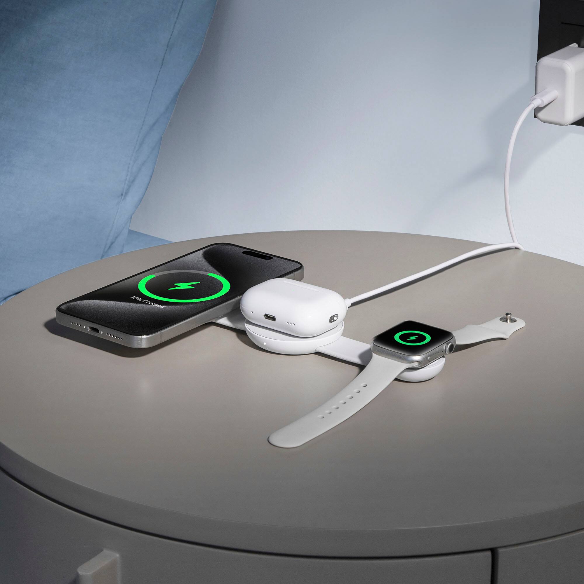 Alt View 6. Anker - MagGo 15W Qi2 Certified Wireless Charging Pad (3-in-1, Foldable Pad) for iPhone - White.