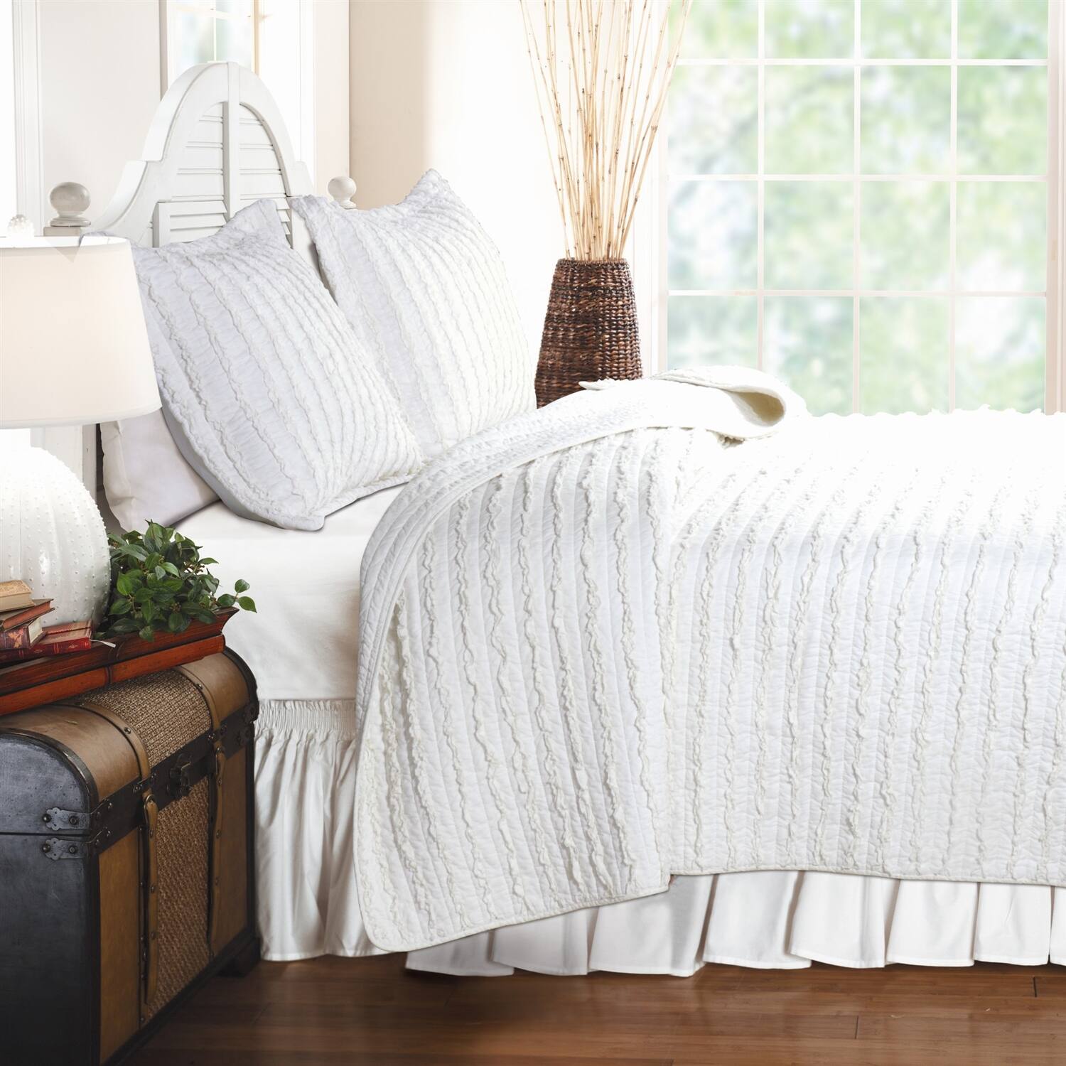 Front. Hivvago - Full 3-Piece Quilt Set 100% Cotton White Ruffled Stripes Reversible - White.