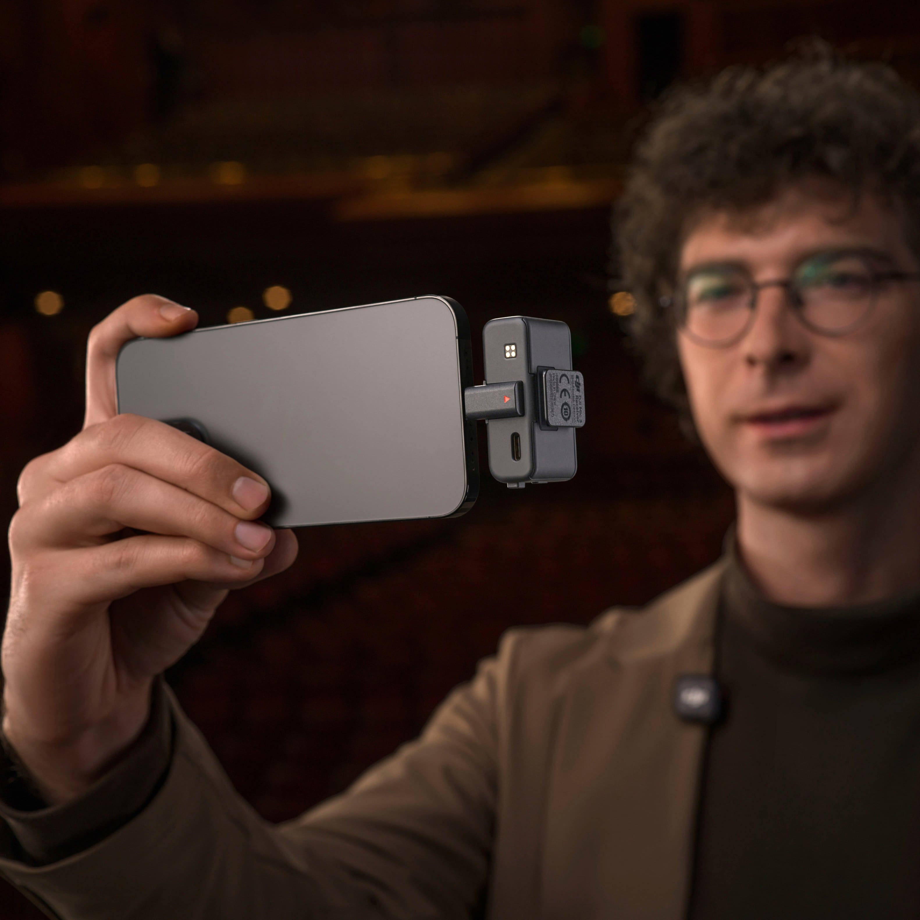 Alt View 4. DJI - DJI Mic 3 (2 TX + 1 RX + Charging Case) - Black.