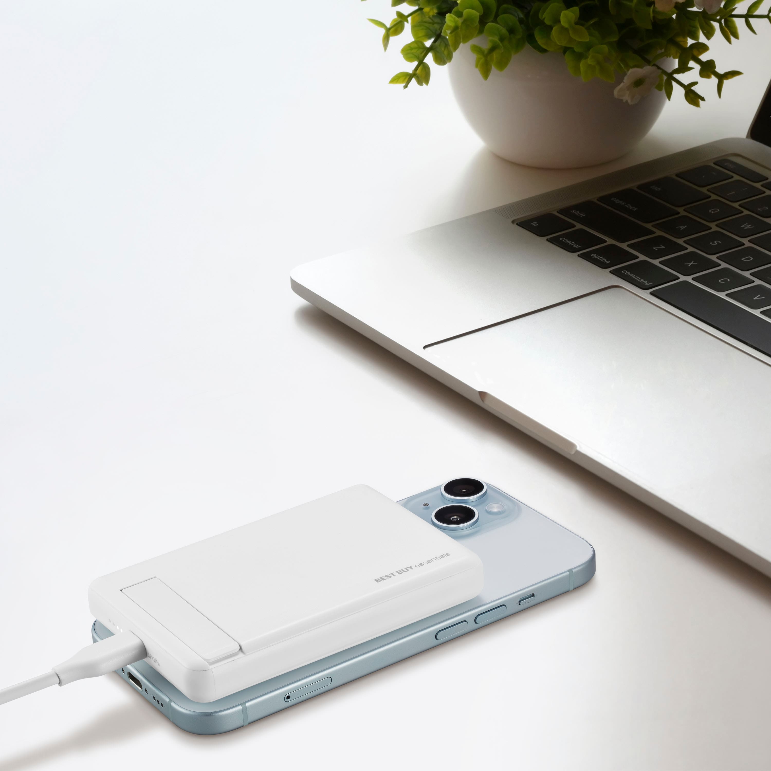 The text on the image reads "Conter I n A X 7 / G 5 W 5 D V - VEN." However, it is not clear what this text represents or its significance to the image.