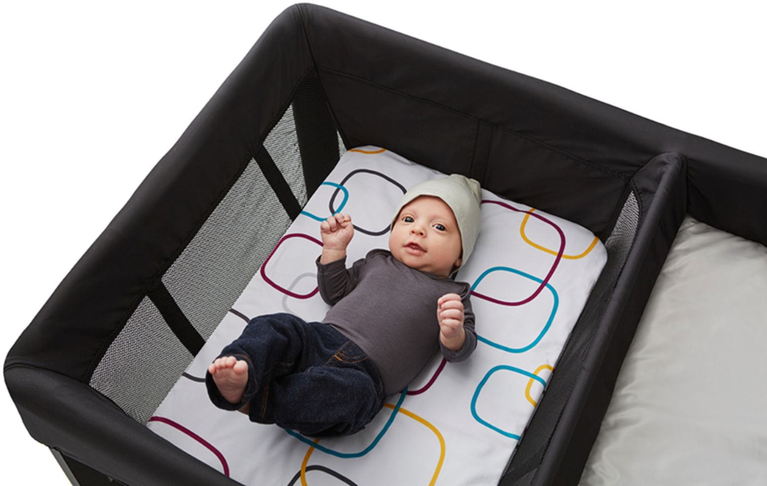 4moms breeze plus portable playard with removable bassinet and changing station