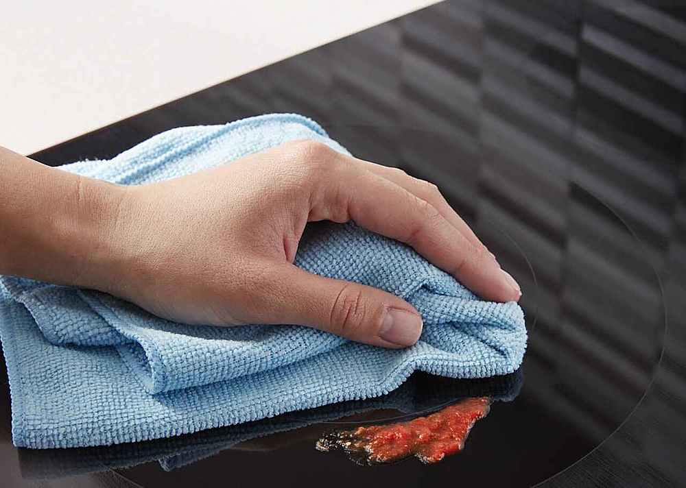 Alt View 14. Whirlpool - 30" Electric Cooktop - Black.