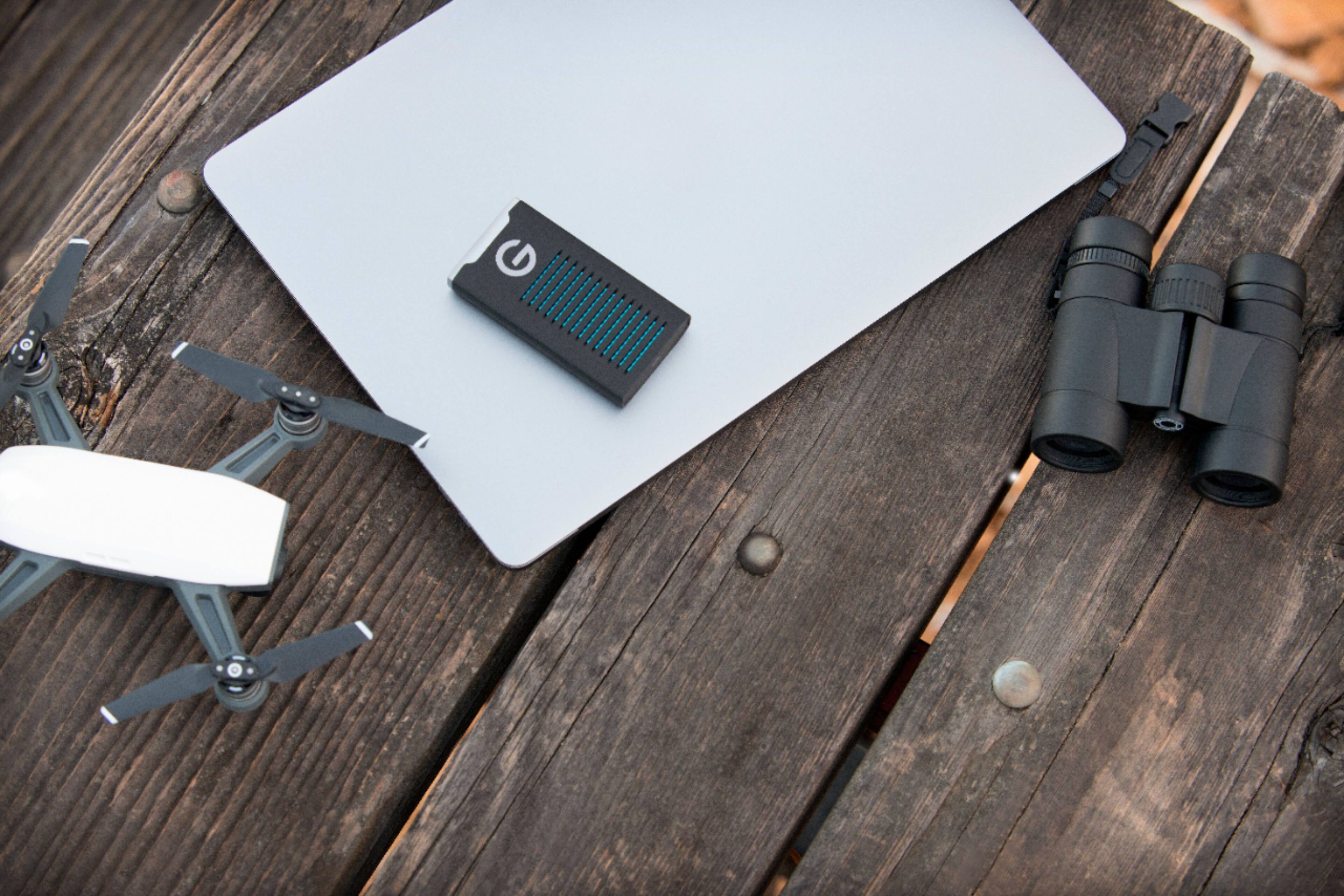 Alt View 15. G-Technology - G-DRIVE Mobile R-Series 500GB External USB 3.1 Gen 2 Portable SSD - Black/Silver.