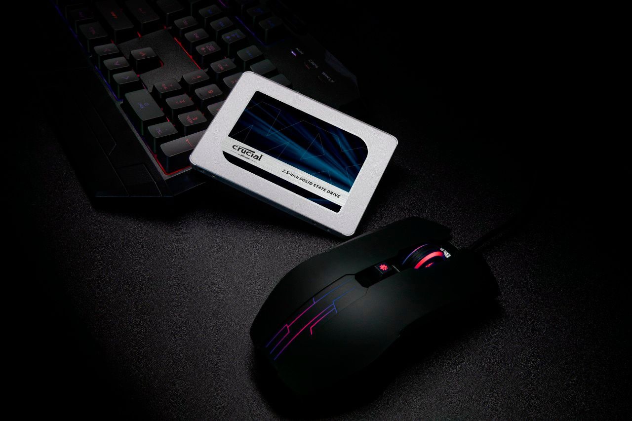 Alt View 16. Crucial - MX500 500GB Internal SSD SATA - Gray.