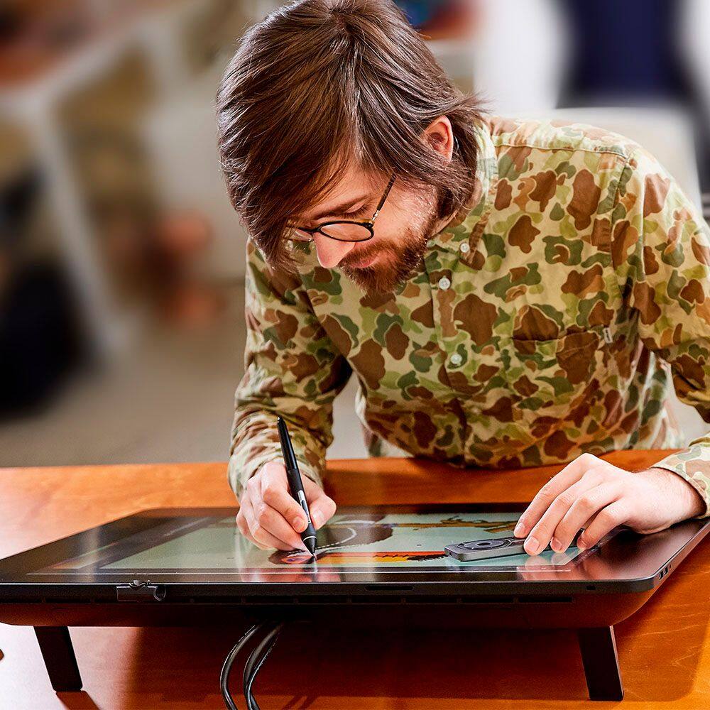 Alt View 14. Wacom - Cintiq Pro 24 – 23.6” 4K Creative Pen and Touch Display - Black.