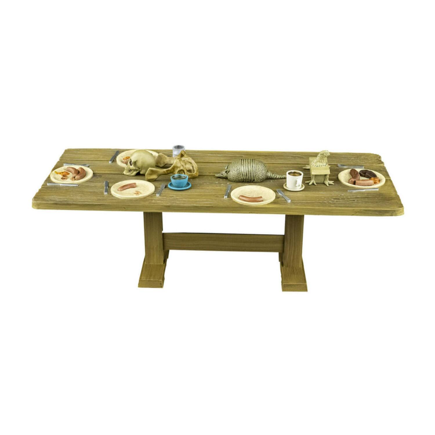 Left. Trick or Treat Studios - The Texas Chainisaw Massacre (1974) Dinner Scene 5 Inch Figure Playset - Multi-Colored.