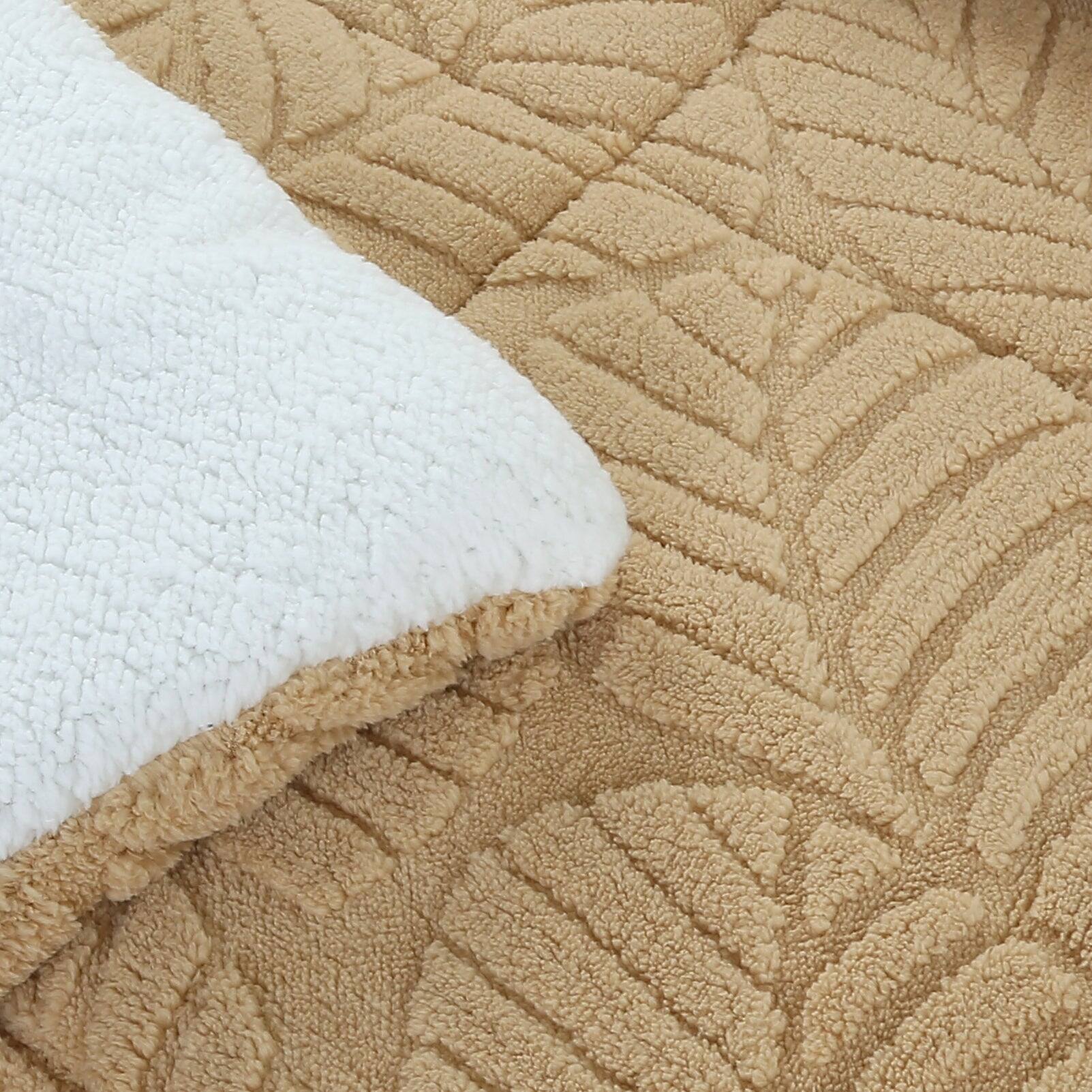 Left. MarCielo - Marcielo 3 PCS Leaf Pattern Jacquard Soft Plush Comforter Set - Beige.