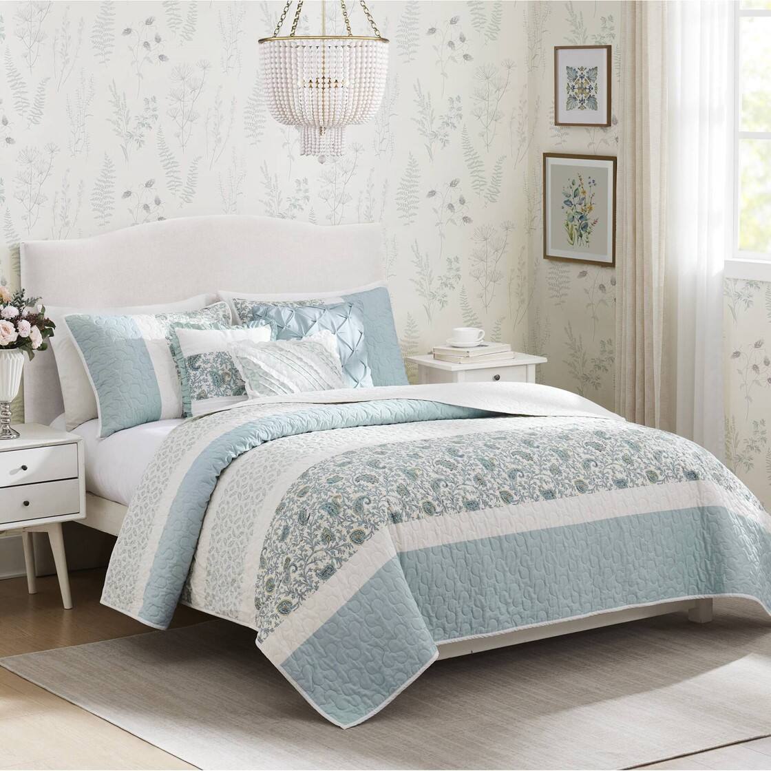 Alt View 1. Gracie Mills - Gracie Mills Singleton Reversible Paisley Lace 6-Piece Cotton Percale Quilt Set - Aqua.