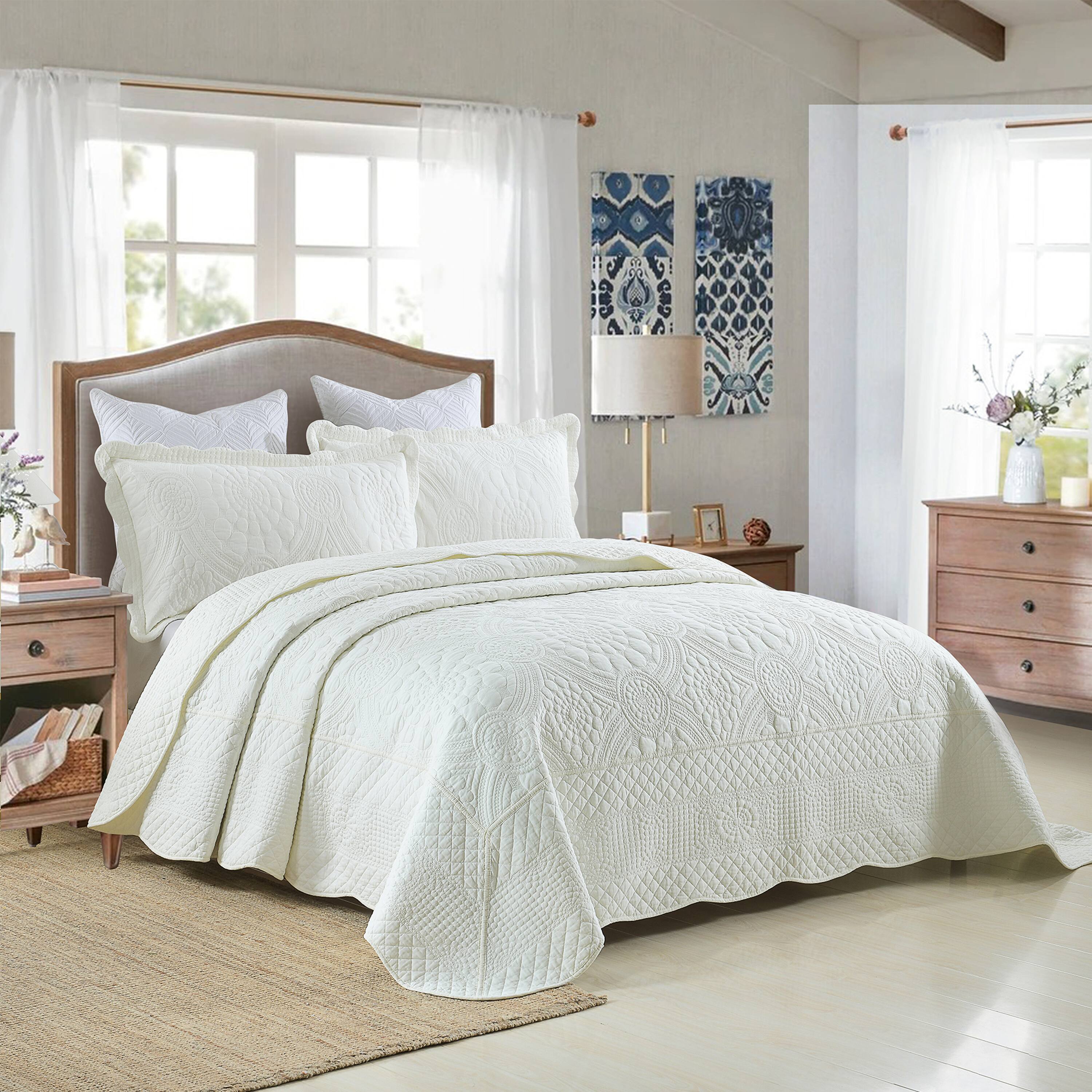 Angle. MarCielo - Marcielo 3 Piece 100% Cotton Oversized Bedspread Lightweight Quilt Set - White.