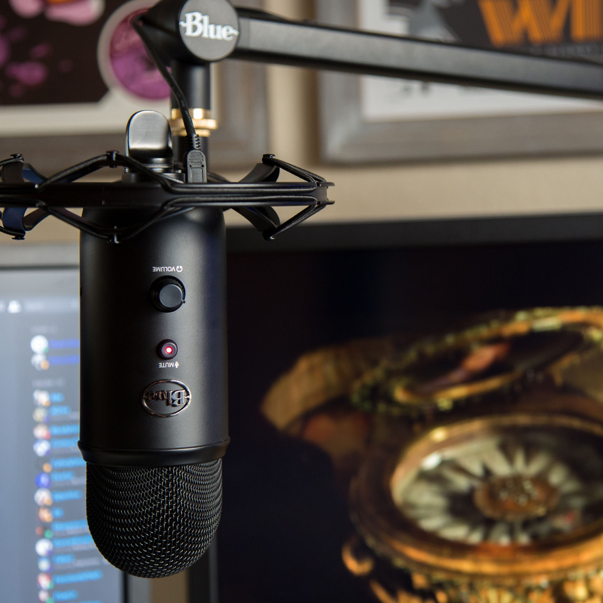 Blue Microphones Yeti Studio Blackout Podcast Bundle