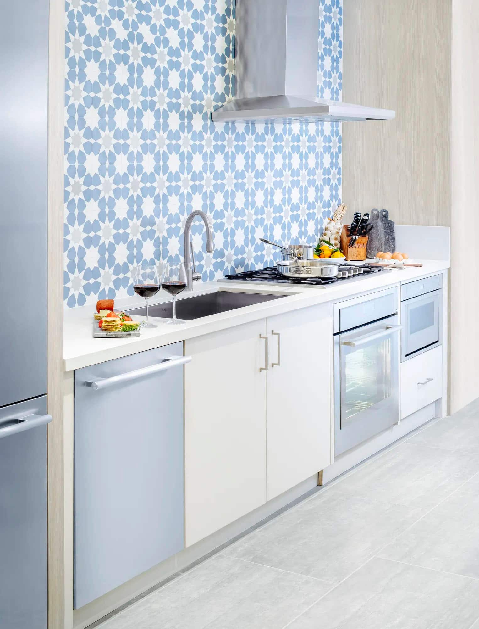 Alt View 17. Thermador - Masterpiece 36" Built-In Gas Cooktop with 5 Star Burners - Stainless Steel.