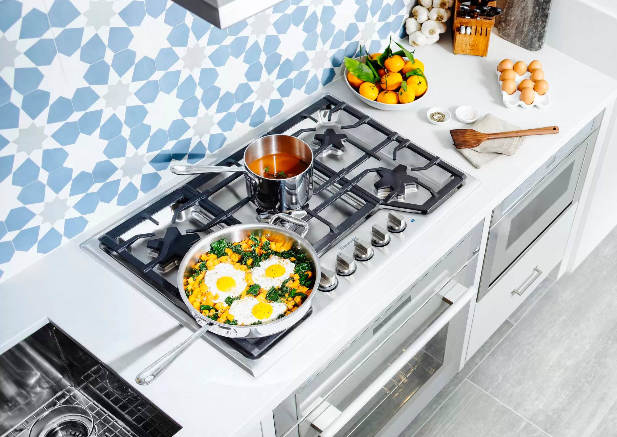 Alt View 18. Thermador - Masterpiece 36" Built-In Gas Cooktop with 5 Star Burners - Stainless Steel.