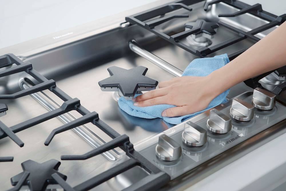 Alt View 16. Thermador - Masterpiece 30" Built-In Gas Cooktop with 5 Pedestal Star Burners and ExtraLow Select - Stainless Steel.