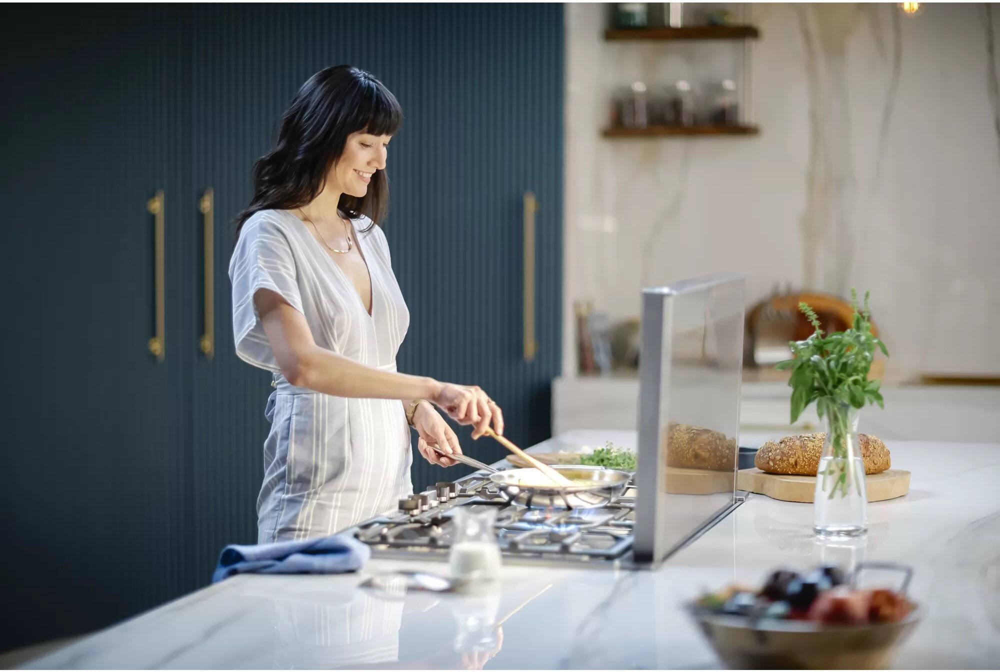 Alt View 29. Thermador - Masterpiece 36" Built-In Gas Cooktop with 5 Pedestal Star Burners and ExtraLow Slect - Stainless Steel.