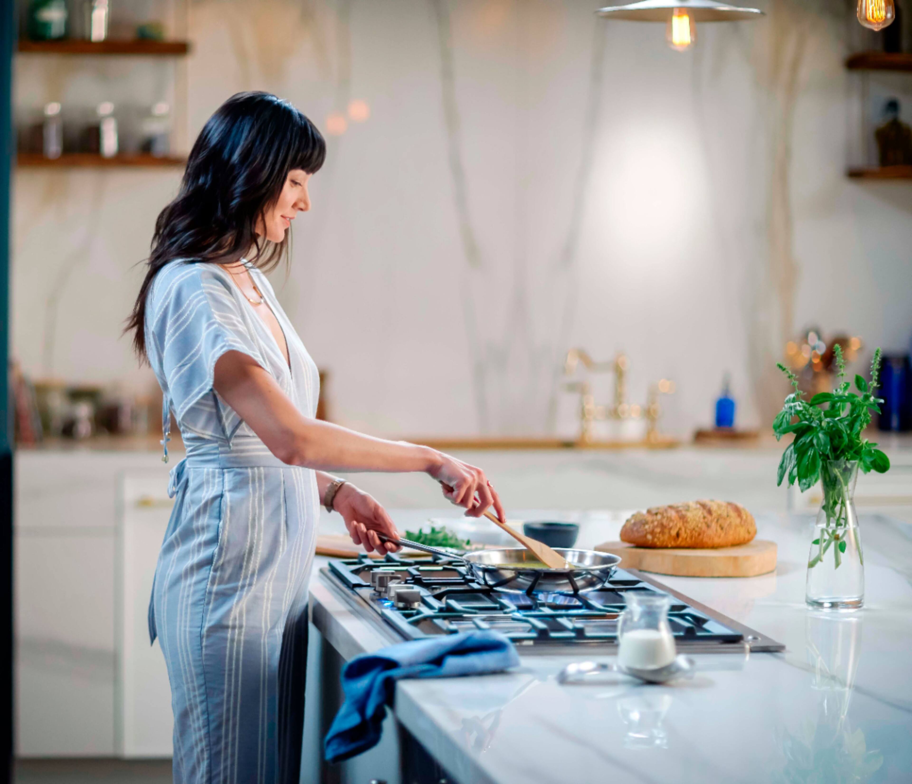 Alt View 16. Thermador - Masterpiece 36" Built-In Gas Cooktop with 5 Star Burners and ExtraLow Select - Stainless Steel.