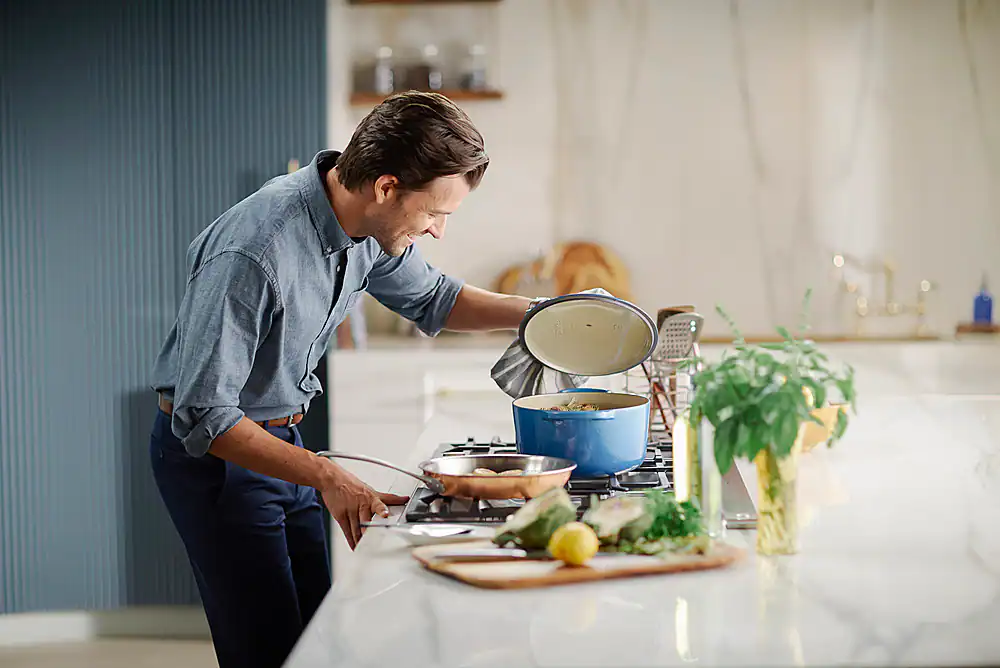 Alt View 15. Thermador - Masterpiece 30" Built-In Gas Cooktop with 5 Pedestal Star Burners - Stainless Steel.