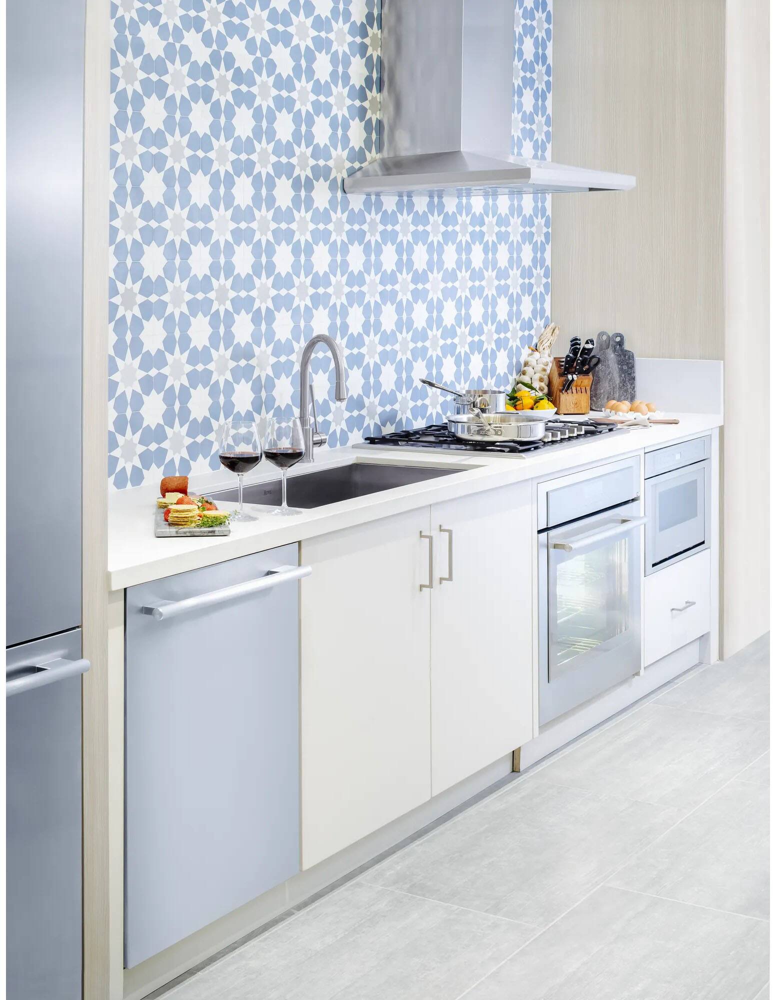 Alt View 17. Thermador - Masterpiece 30" Built-In Gas Cooktop with 5 Pedestal Star Burners - Stainless Steel.