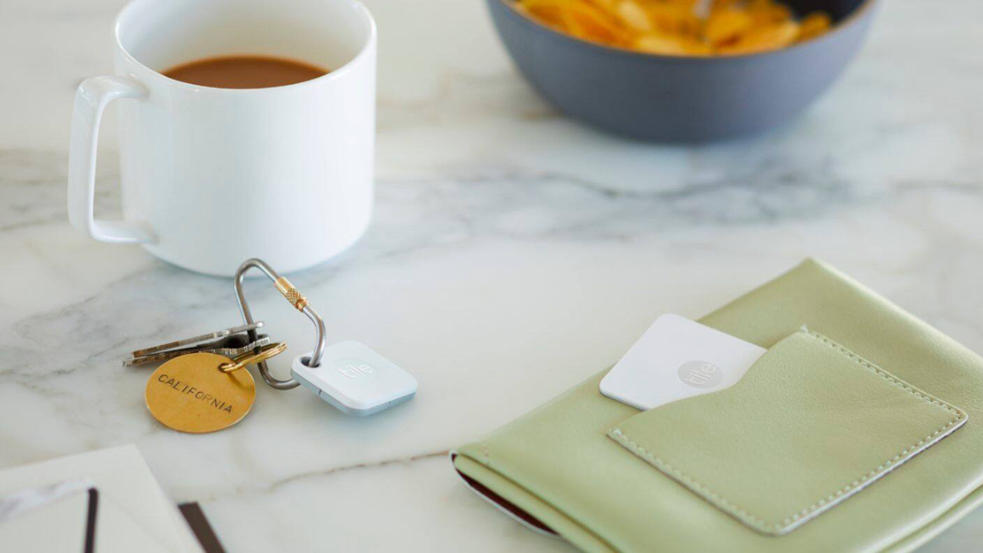 Alt View 14. Tile by Life360 - Mate & Slim Combo (2018) Item Trackers (4-Pack) - White.