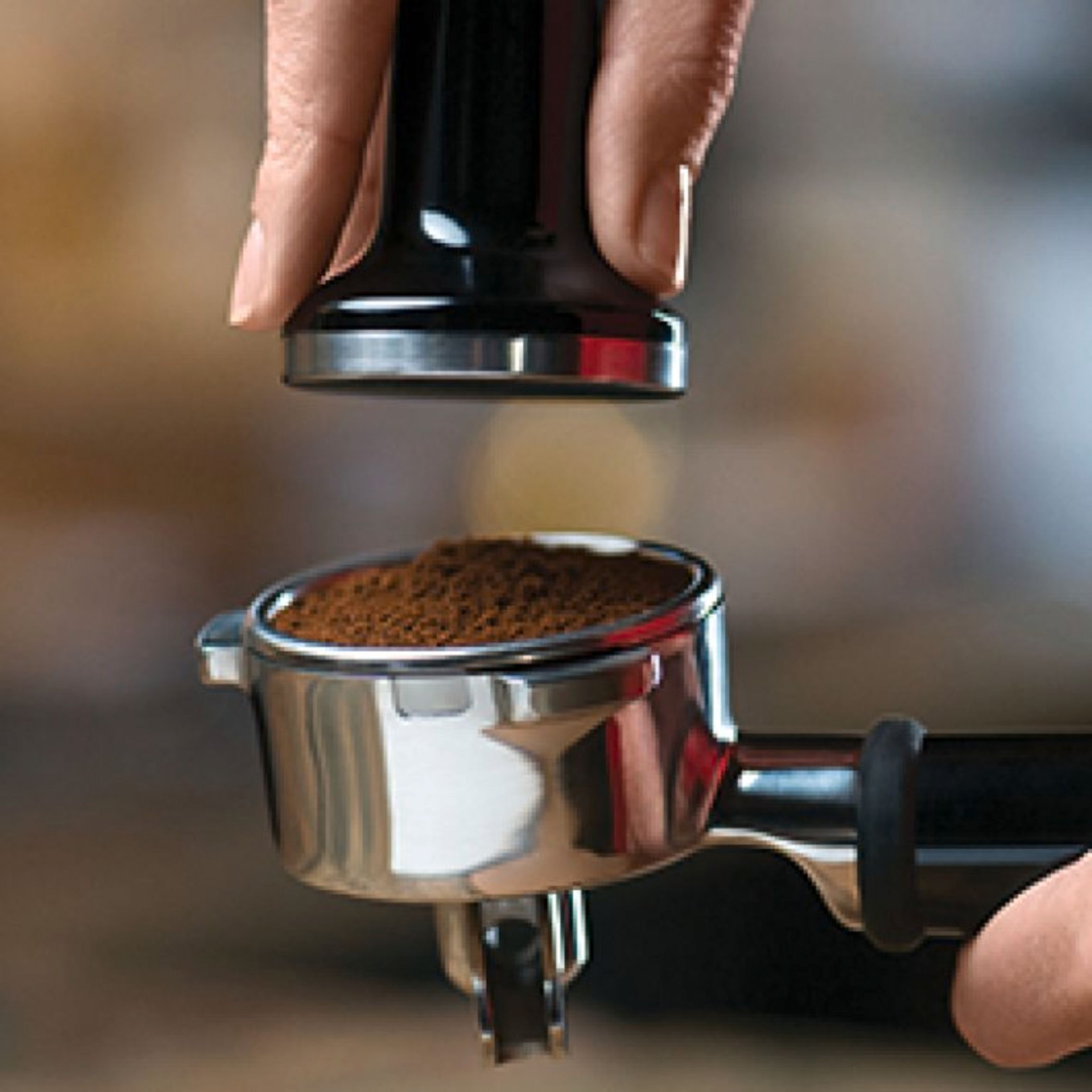 Barista Express Espresso Machine with 15 bars of pressure, Milk