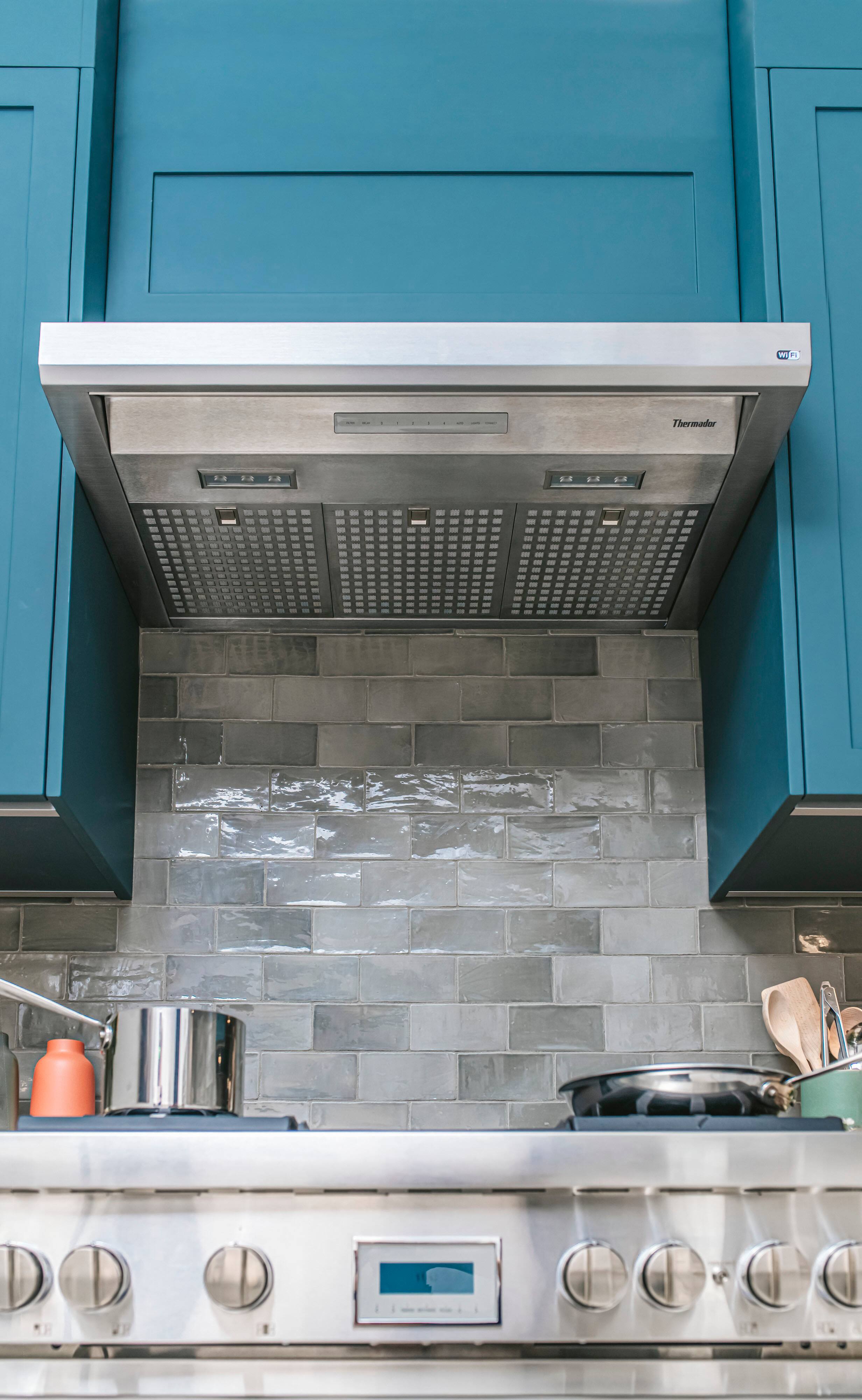 Alt View 19. Thermador - MASTERPIECE SERIES 36" Convertible Range Hood - Stainless steel.
