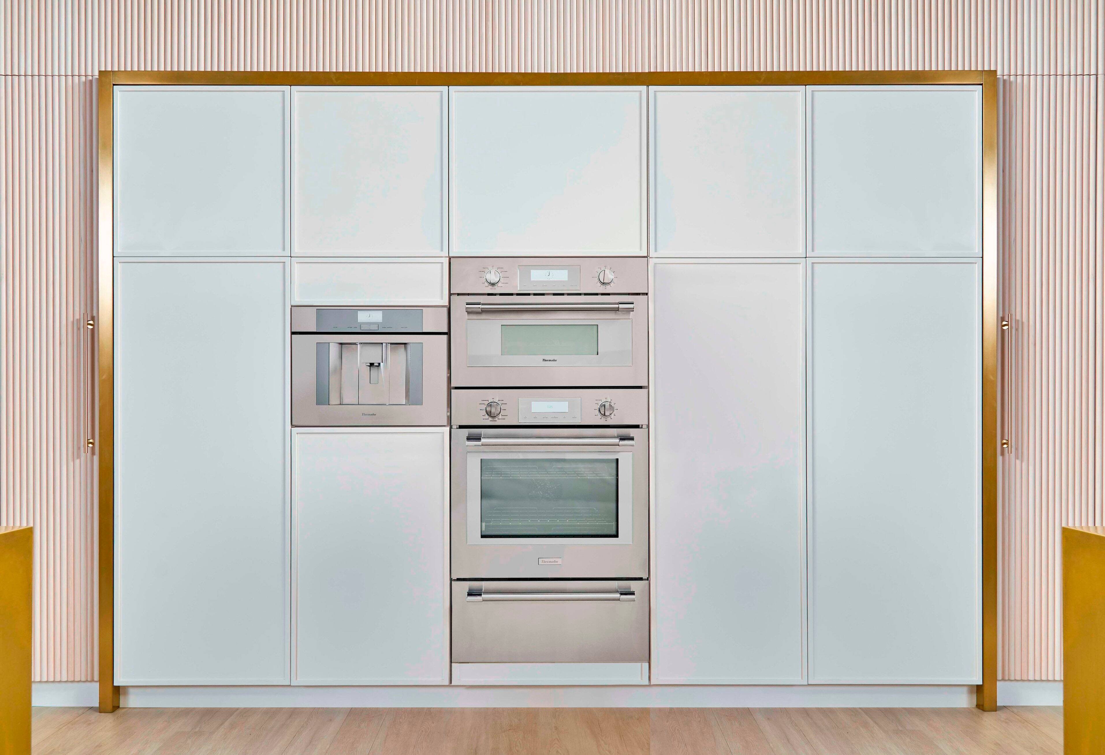 Alt View 26. Thermador - Professional Series 30" Built-In Electric Convection Wall Oven with Built-In Microwave and Wifi - Stainless Steel.