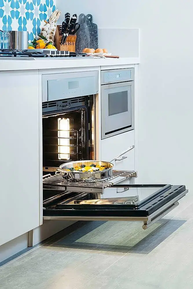 Alt View 14. Thermador - Masterpiece Series 30" Built-In Single Electric Convection Wall Oven with Wifi - Stainless Steel.