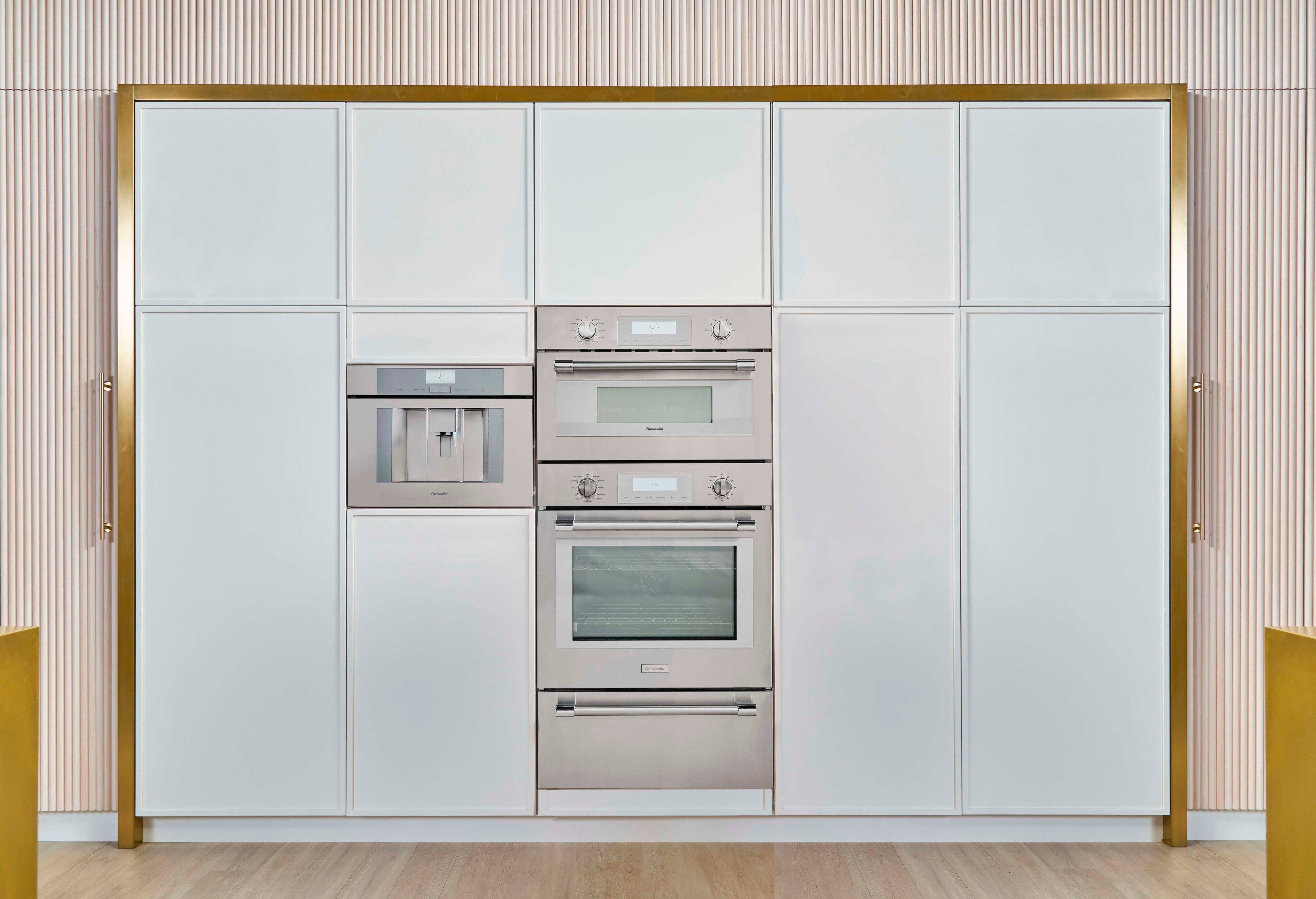 Alt View 16. Thermador - Professional Series 30" Built-In Electric Convection Wall Oven with Built-In Microwave - Stainless Steel.