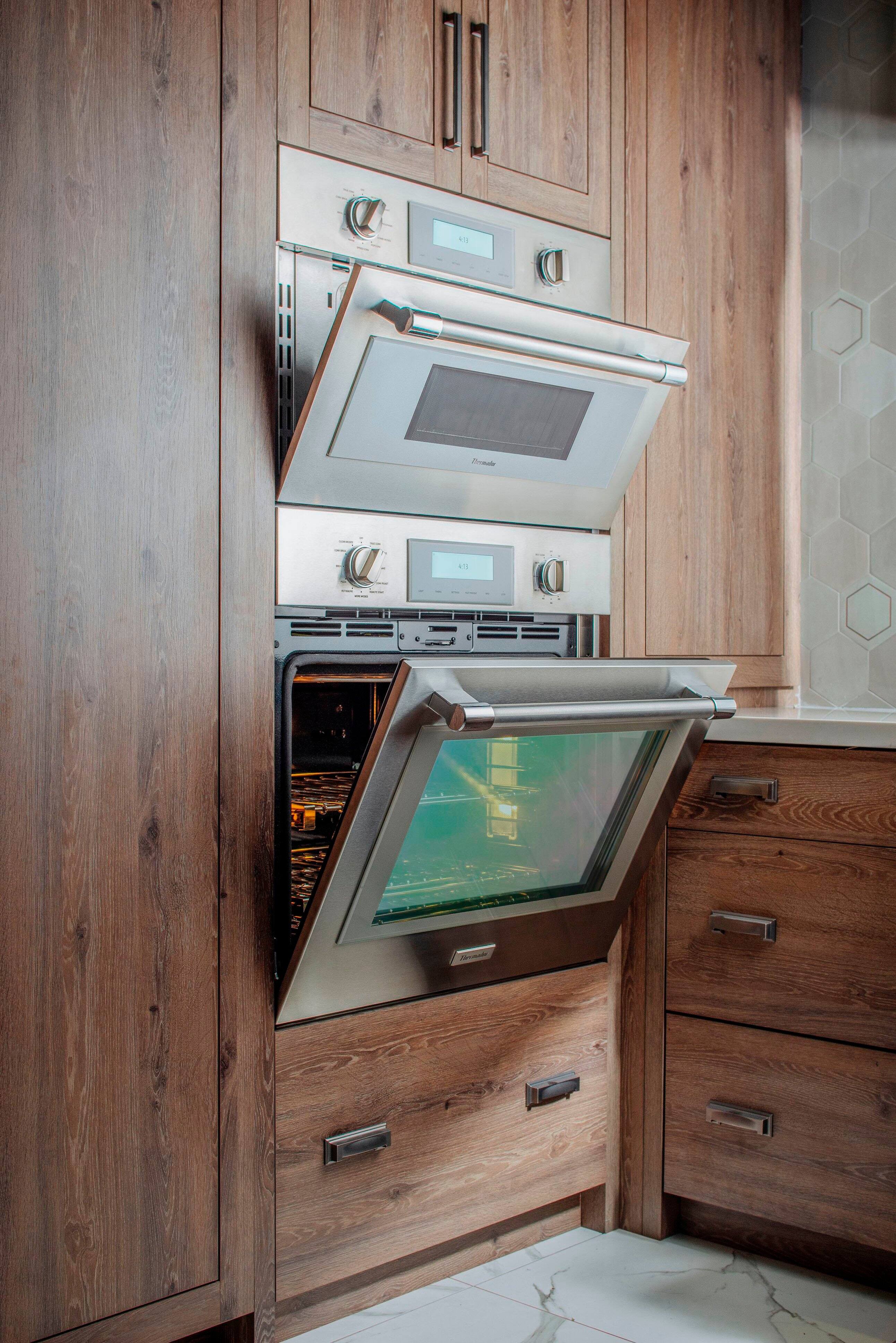 Alt View 19. Thermador - Professional Series 30" Built-In Electric Convection Wall Oven with Built-In Microwave - Stainless Steel.