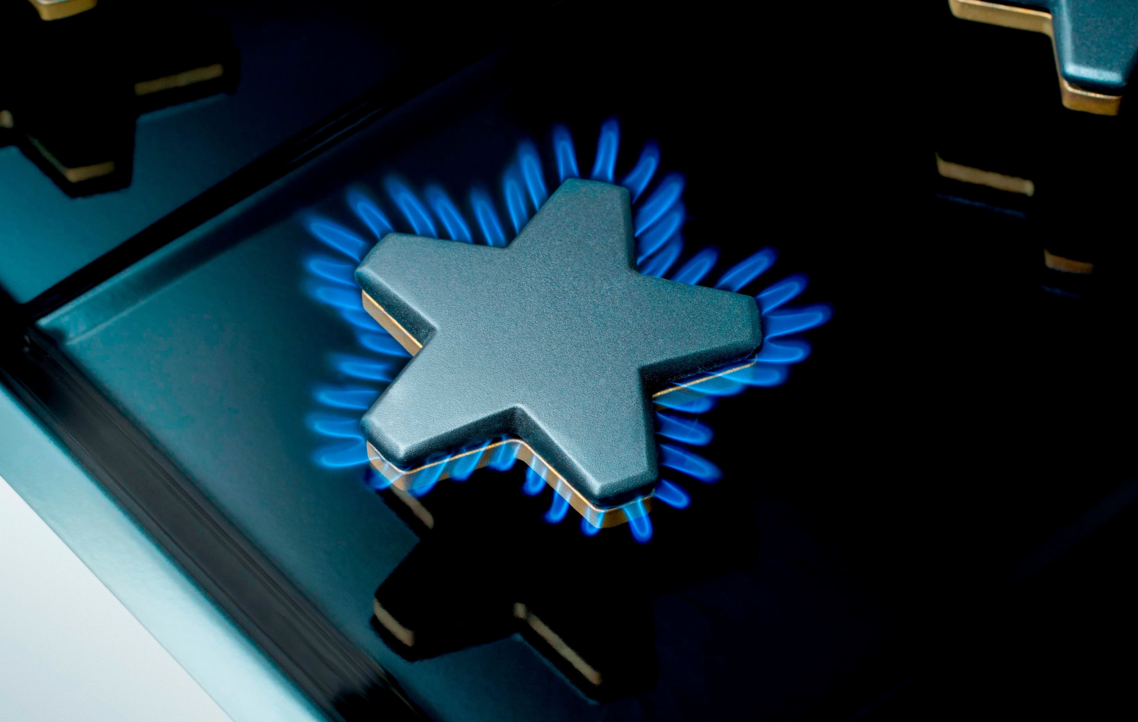 Alt View 12. Thermador - Professional 36" Built-In Gas Cooktop with 4 Pedestal Star Burners and Griddle - Silver.