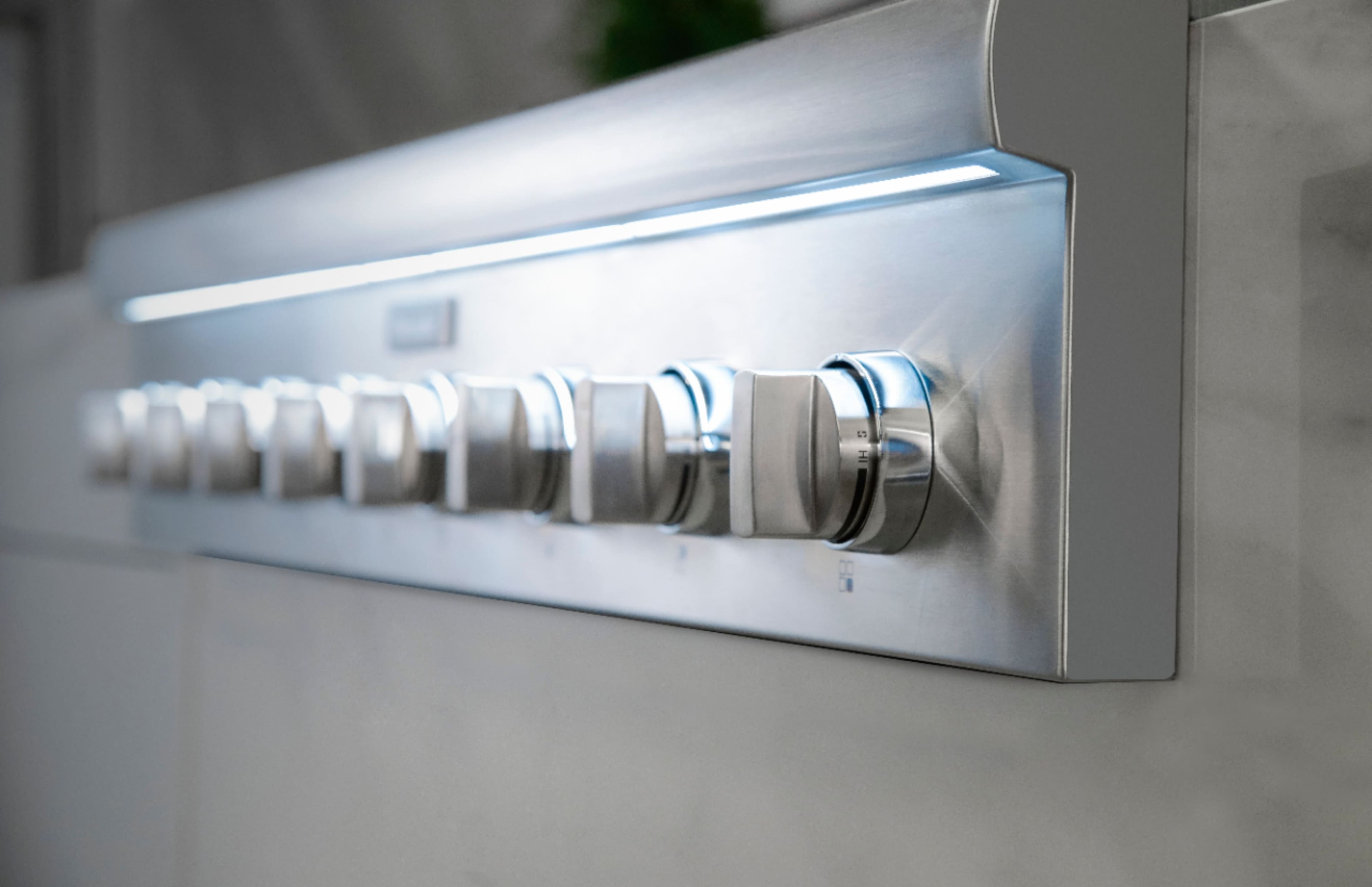 Alt View 15. Thermador - Professional 48" Built-In Gas Cooktop with 6 Pedestal Star Burners and Griddle - Silver.