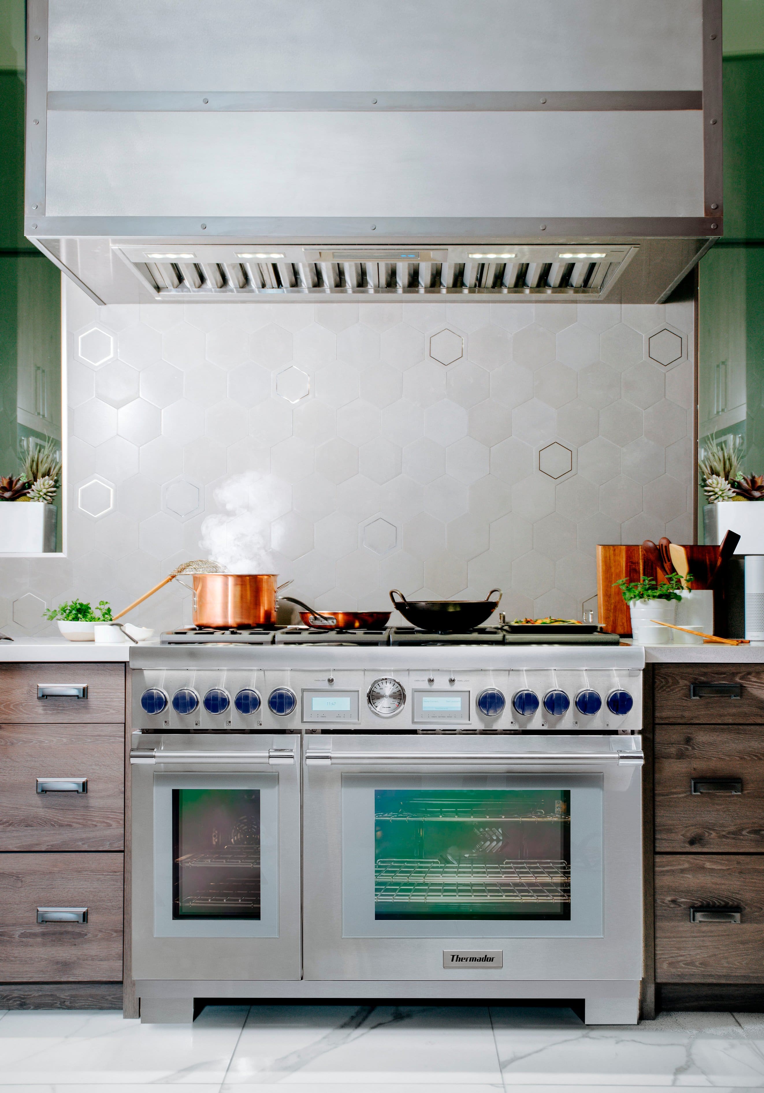 Alt View 17. Thermador - PROFESSIONAL SERIES 34" Externally Vented Range Hood - Stainless Steel.