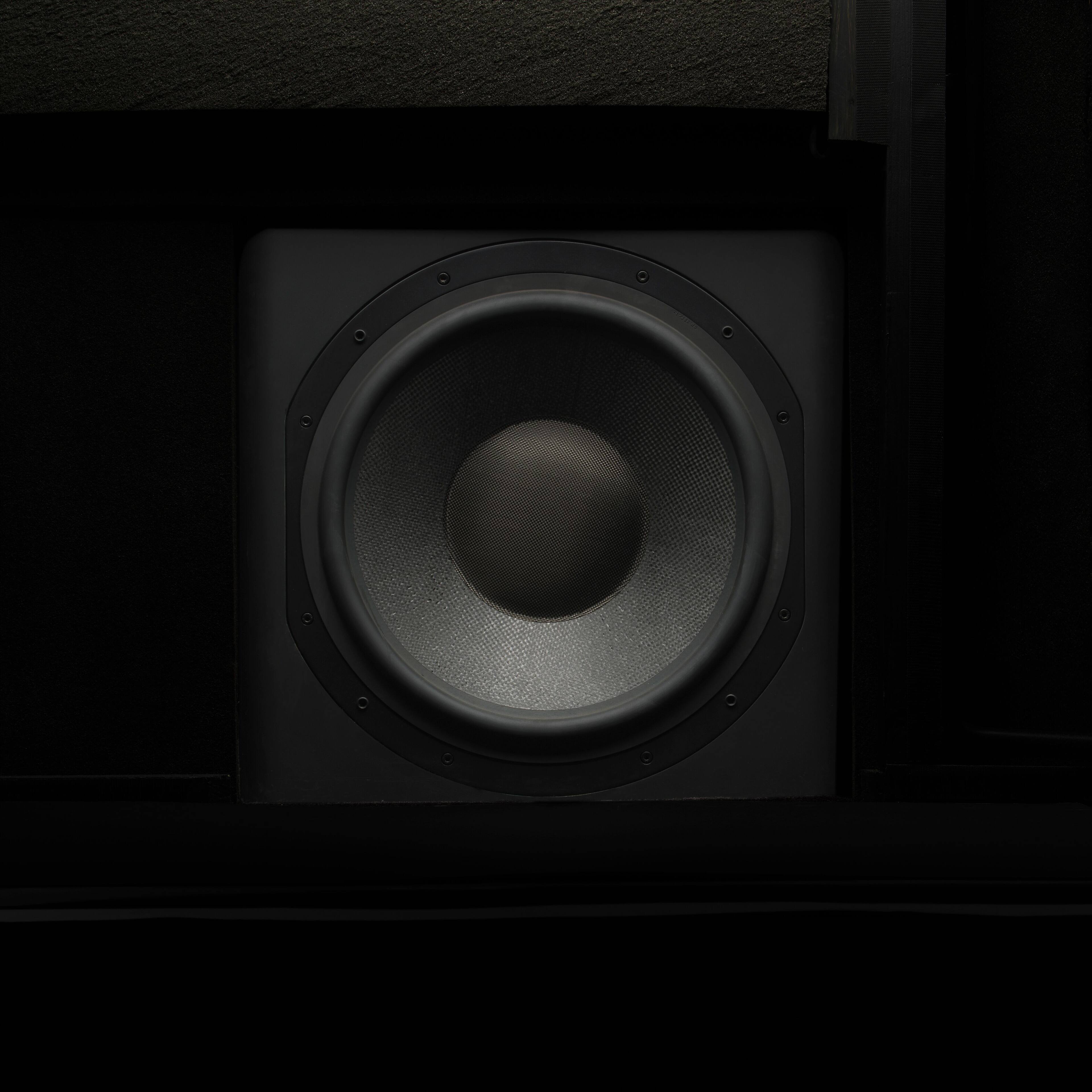 Left. Bowers & Wilkins - CT Series 15" Passive Subwoofer - Black.