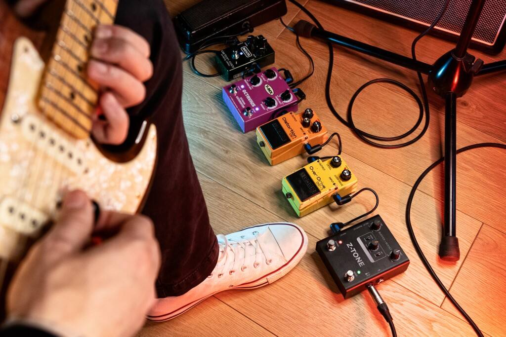 cartion B MXR CENTER OCTRVIUS T-MEX  
Distortion +  
Over man 880K Drive  
chd OUPRTRNE -00  
Z-TONE 10