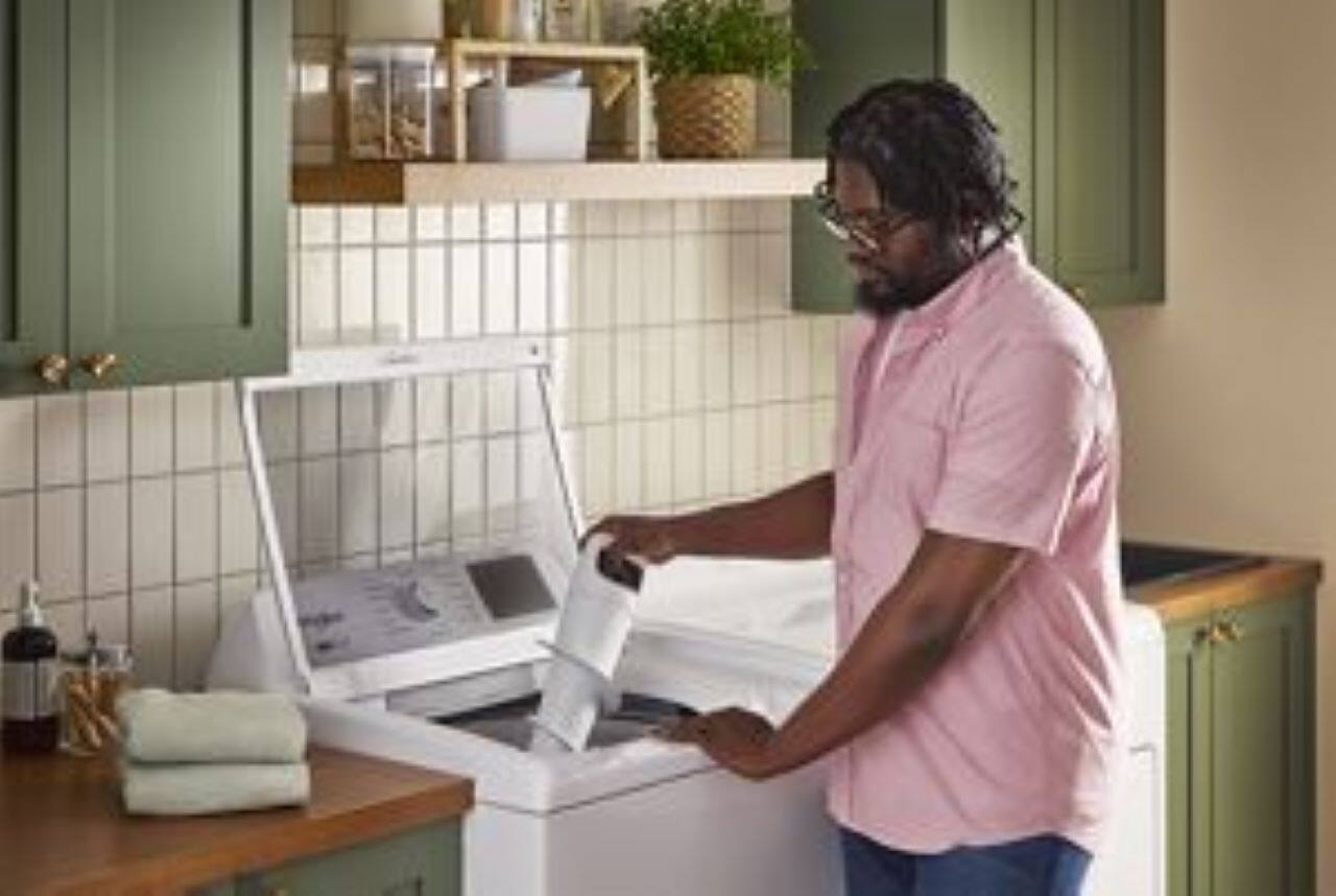 Alt View 3. Whirlpool - 4.3 Cu. Ft. High-Eficiency Top Load Washer with 2-in-1 Removable Agitator and Soft Close Glass Lid - White.