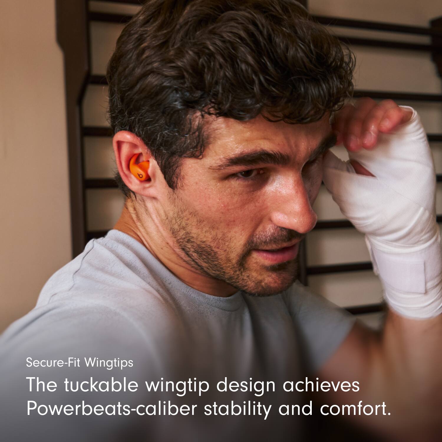 Secure-Fit Wingtips  
The tuckable wingtip design achieves Powerbeats-caliber stability and comfort.