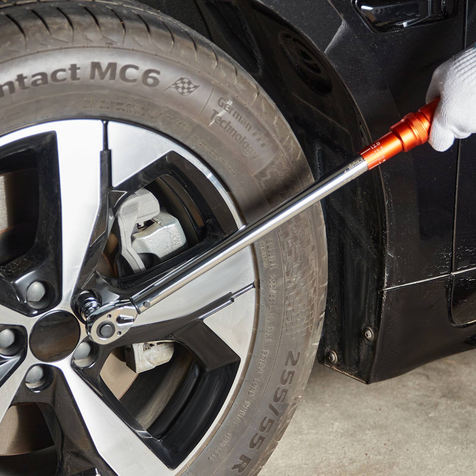 Contact MC6  
German Technology  
255/55 R 19  
102Y  
CP  
SPE  
P  
E  
ECUGORIO  
0.094807  
00 33 1  
A3  
LONDON  
TODELES