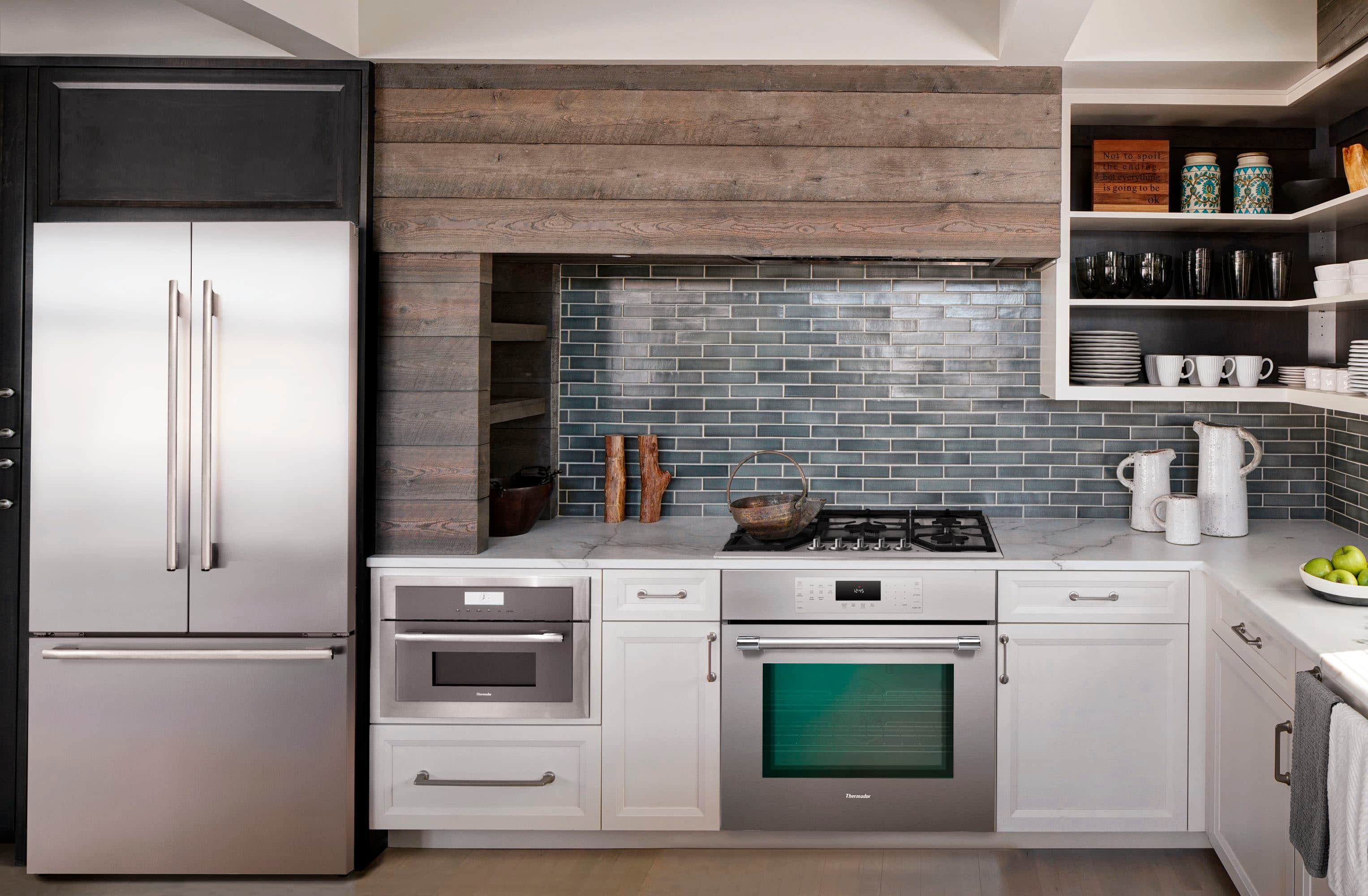 Alt View 1. Thermador - Masterpiece Series 1.6 Cu. Ft. Convection Built-In Speed Microwave with Sensor Cooking and 1750W Grill Element - Stainless Steel.