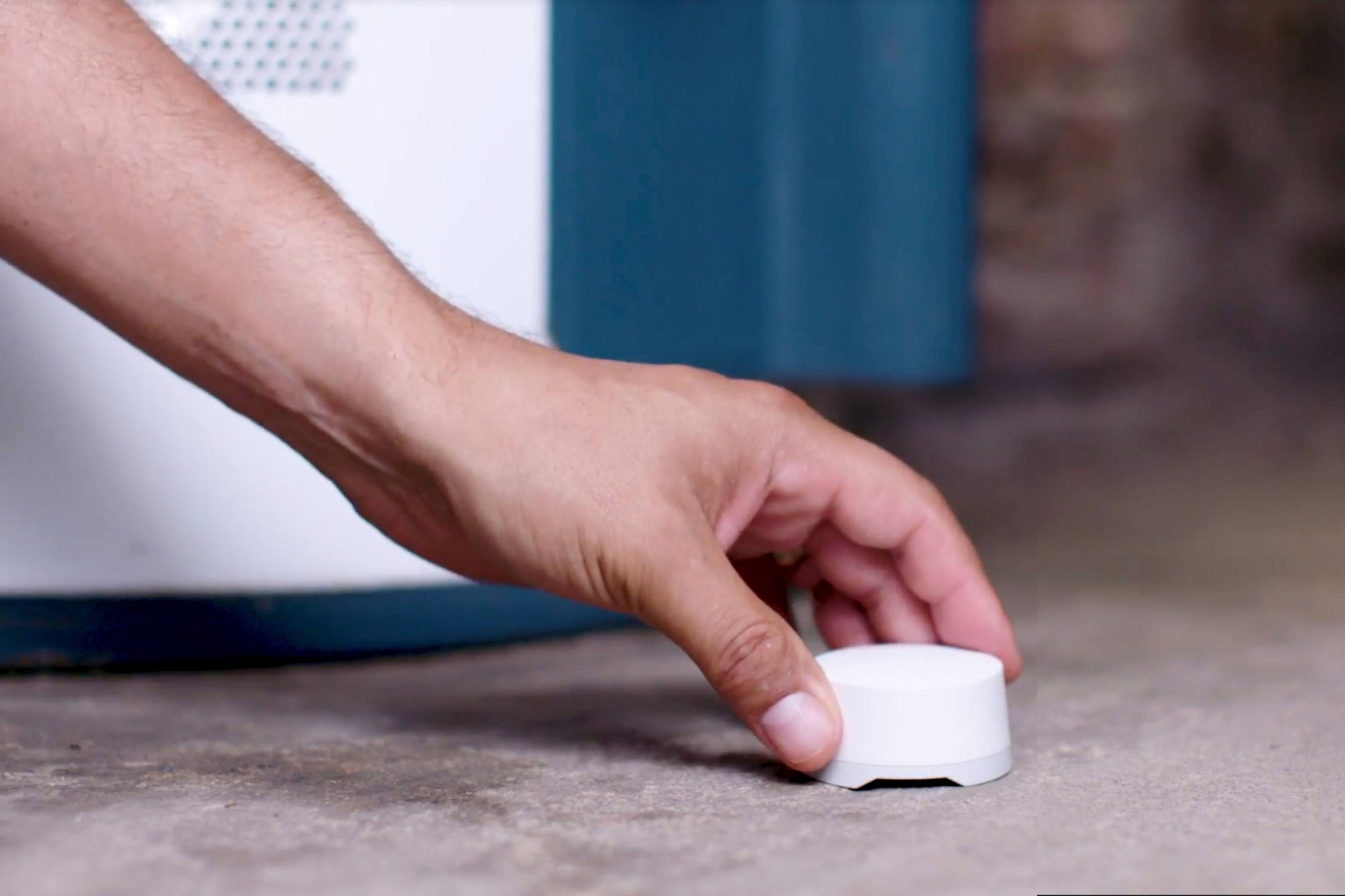 Alt View 11. SimpliSafe - Water Sensor - White.