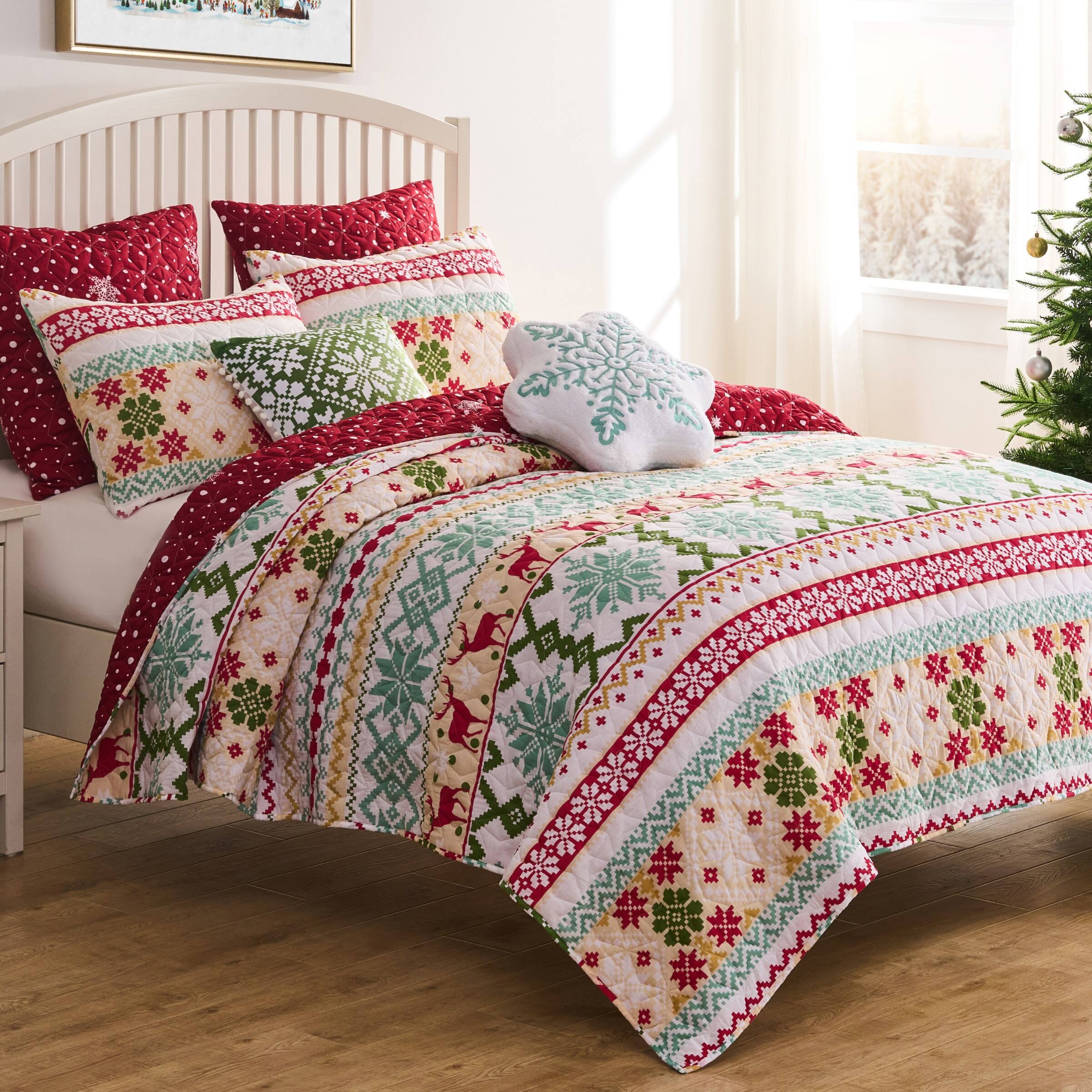 Left. BreeBe - Fair Isle Snow Quilt 3-Piece King/Cal King - Snow.