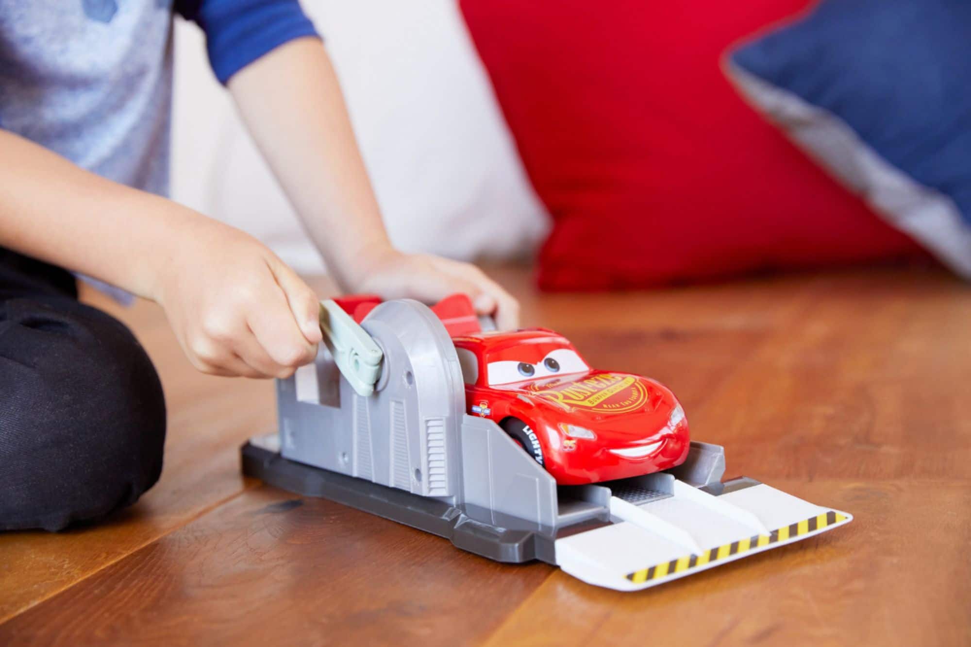 disney pixar cars stunt & skills lightning mcqueen